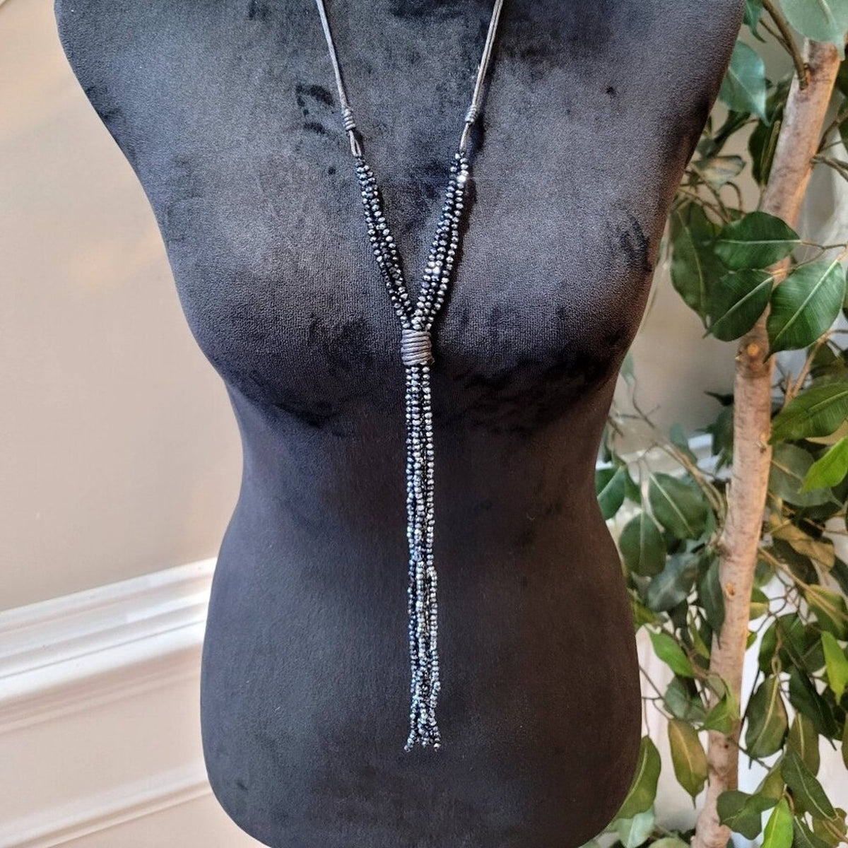 Womens Fashion Black Sead Beaded Necklace Jewelry with Spring Ring Clasp