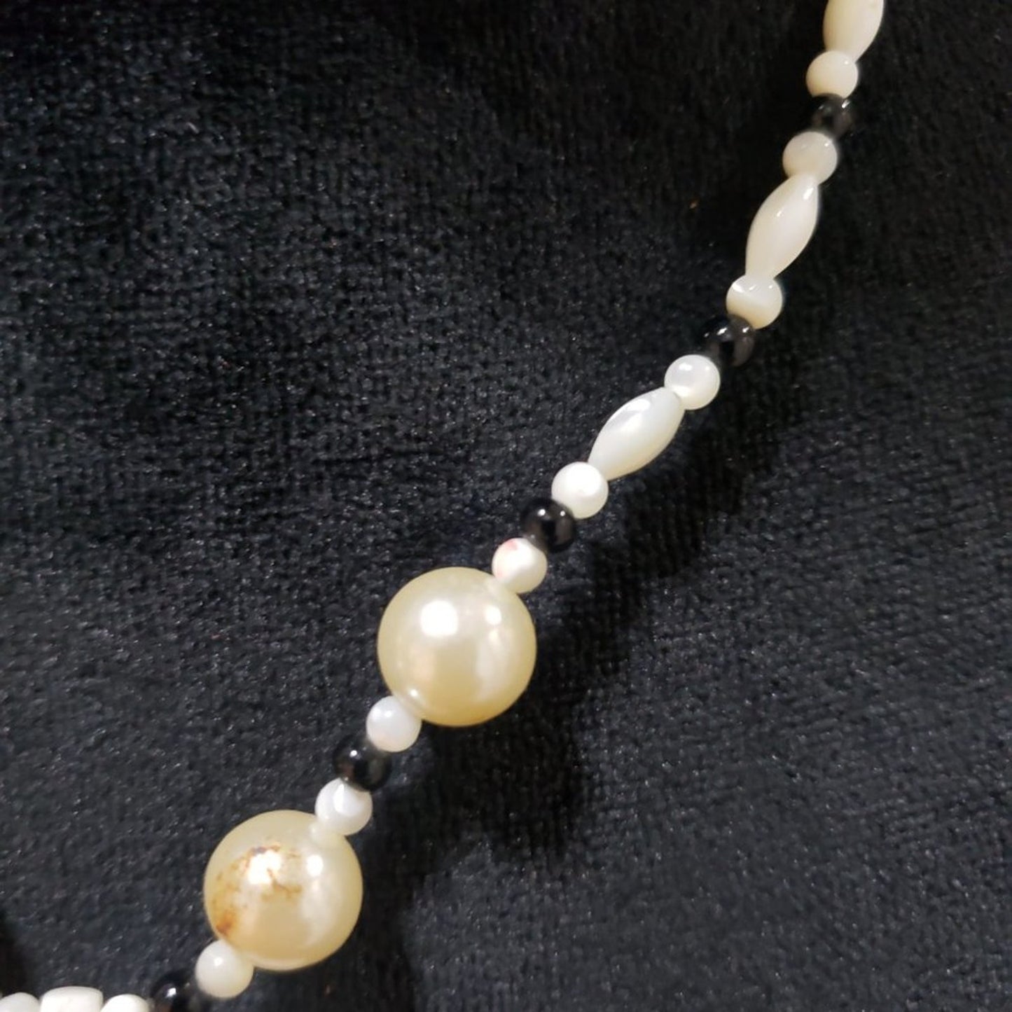 Women's Fashion White Color Big Leaf Charm Mother of Pearl Beaded Necklace