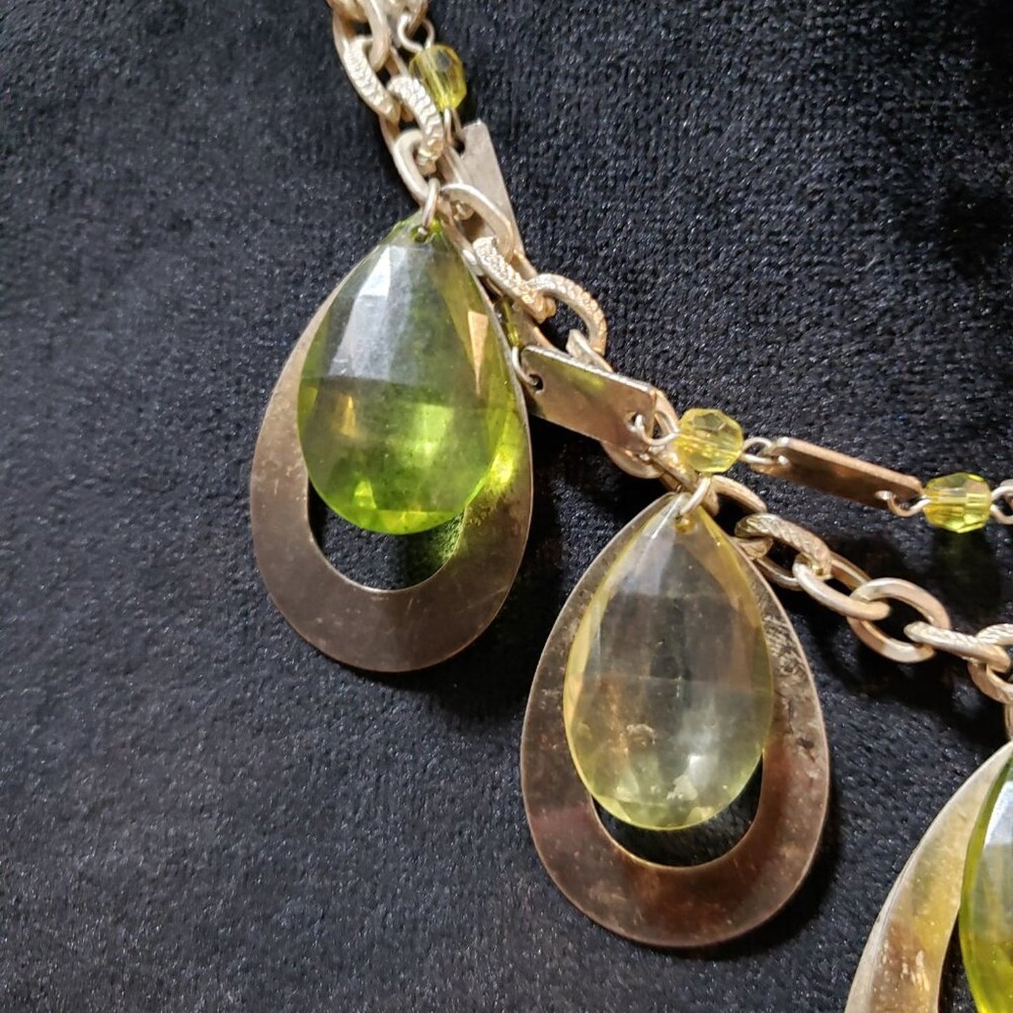 Women Green Yellow Teardrop Crystal Curb Chain Necklace with Lobster Clasp