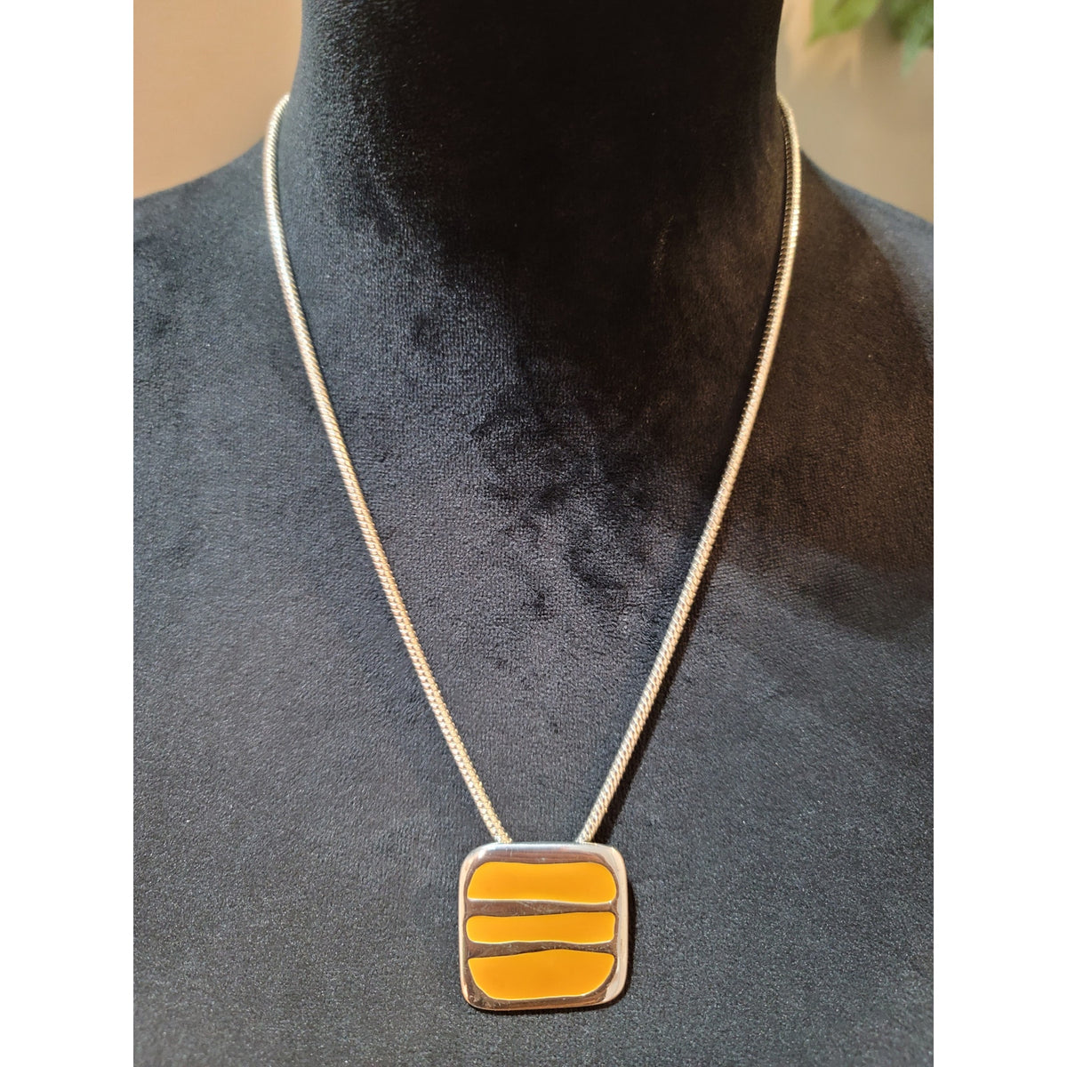 Women’s Silver Snake Chain Pendant Necklace With Lobster Clasp Amber Square Mode