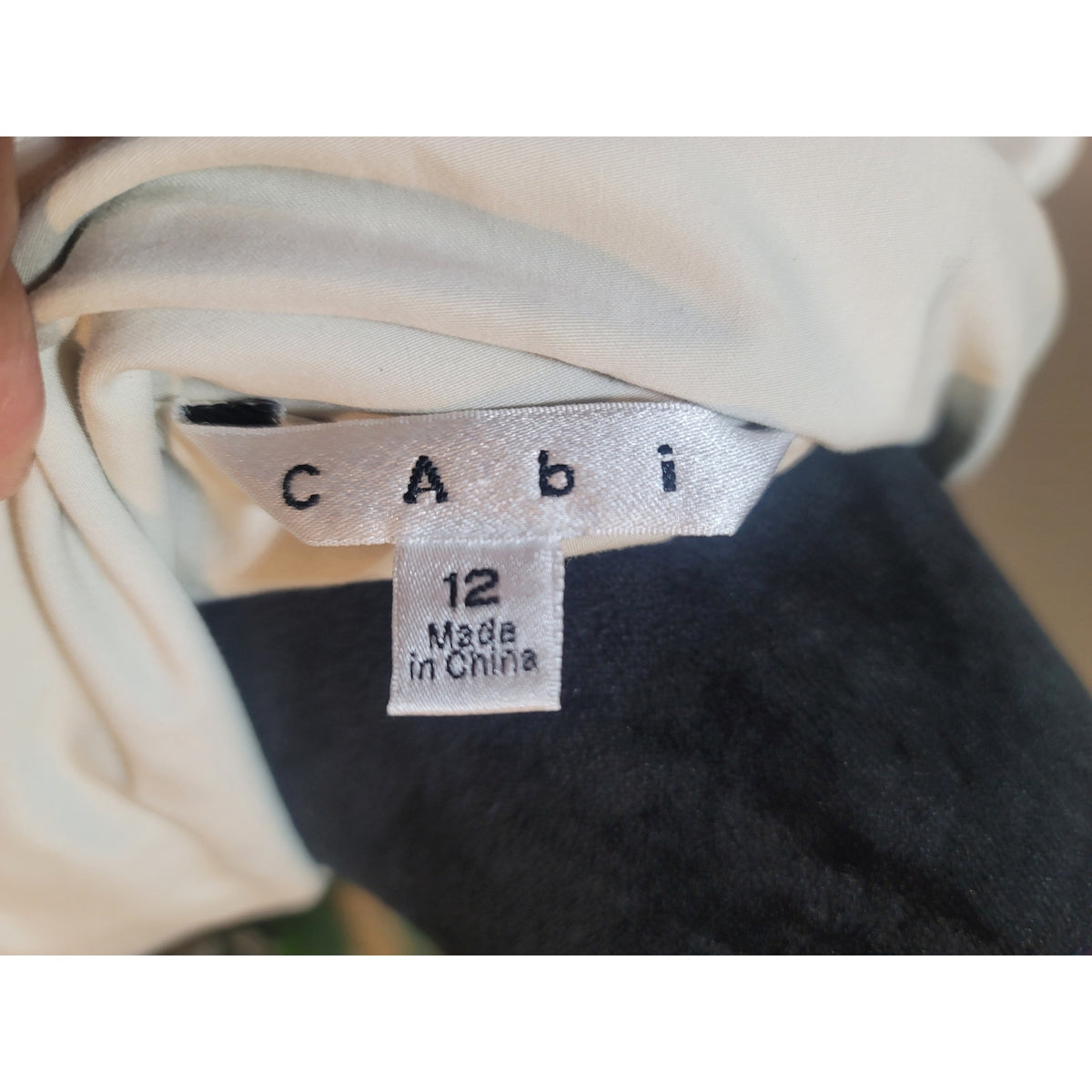 Cabi Safari Jacket Women's Size 12 Beige Notched Lapel Button Front Short Sleeve
