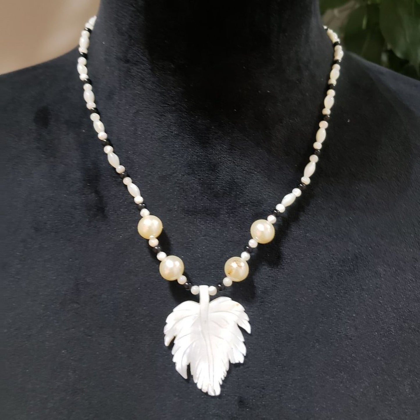 Women's Fashion White Color Big Leaf Charm Mother of Pearl Beaded Necklace