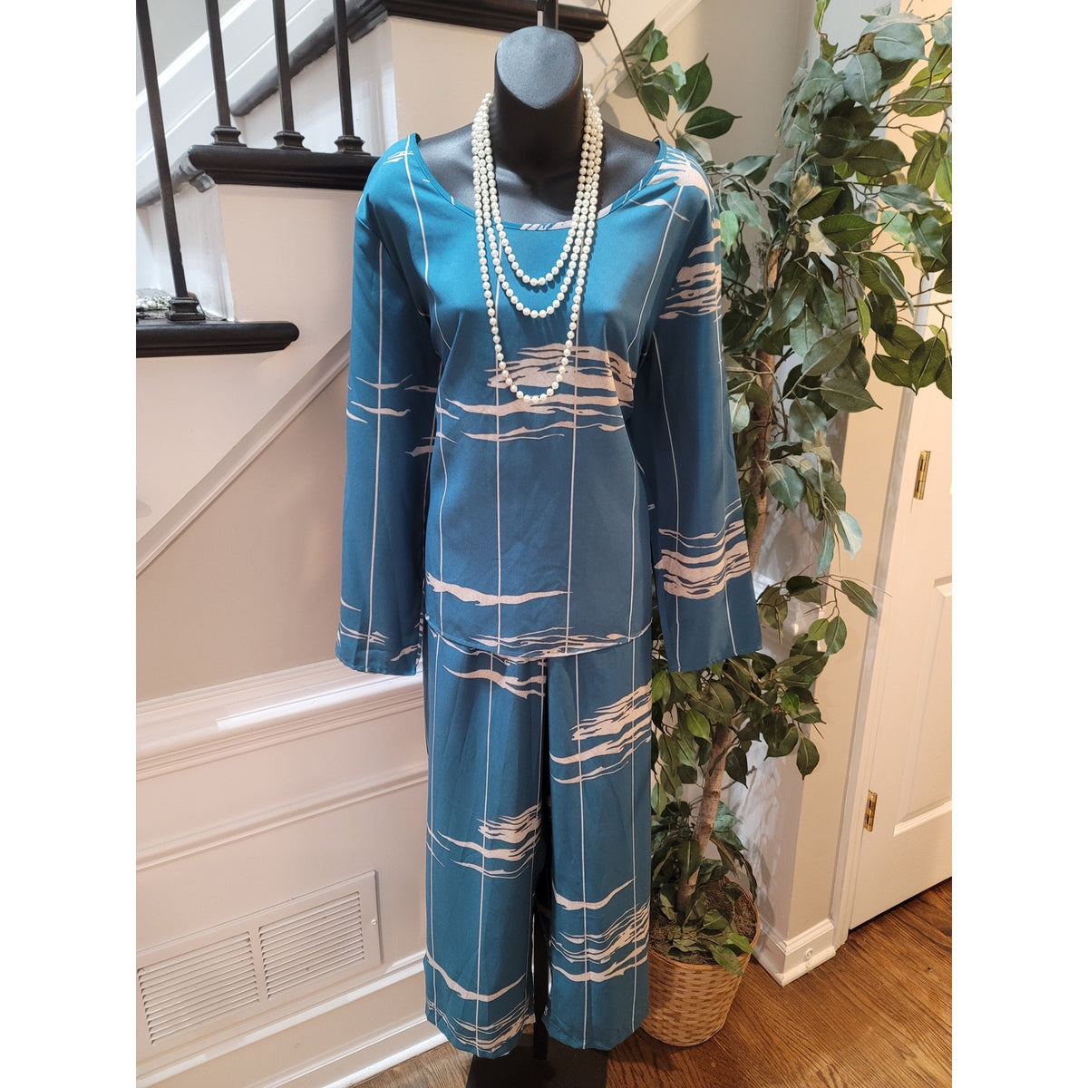 Co-Ord Set Women's Size XL Teal Blue Abstract Pleated Long Sleeve Boat Neck