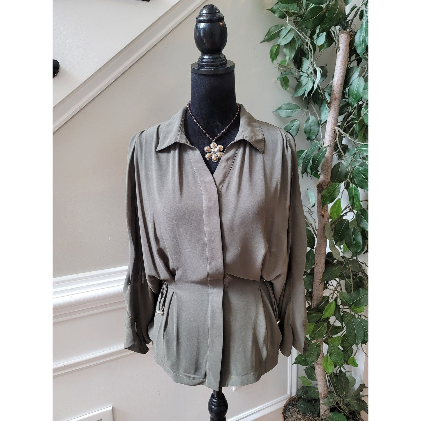 Chico's Blouse Women's Size 2 Large Olive Green Button Front Cold Shoulder