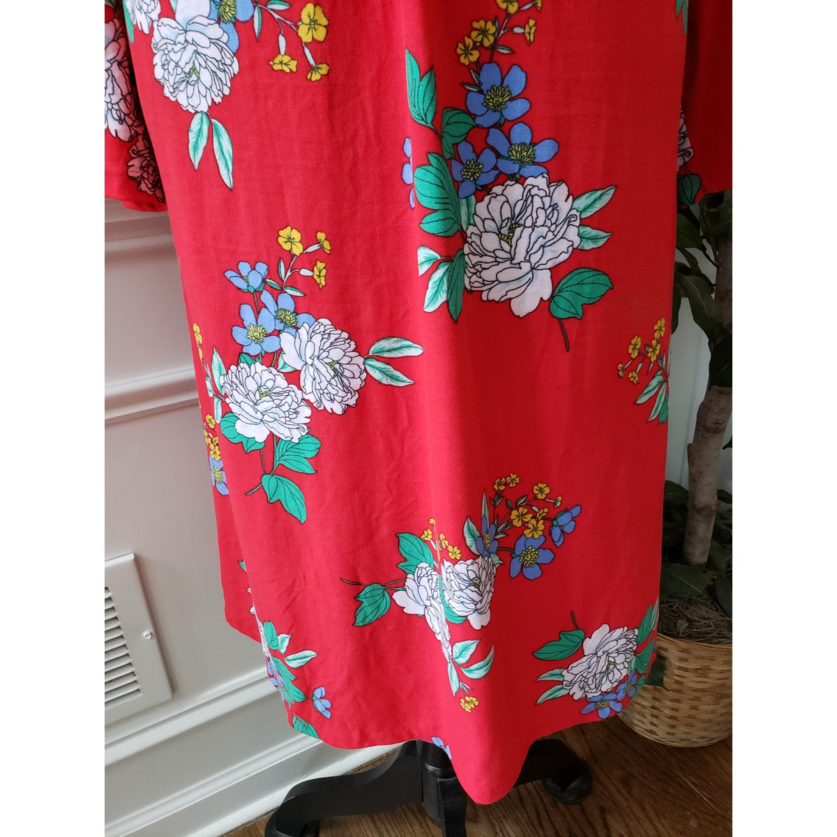 Bobbie Brooks Knee Length Dress Women 3X Red Floral Ruched Long Sleeve V Neck