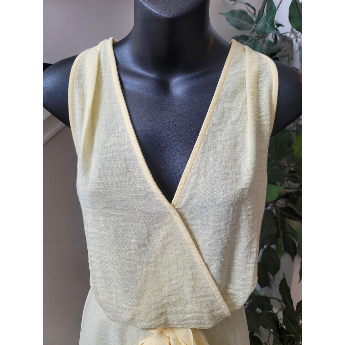 Emma & Michele Midi Dress Women Large Soft Yellow Wrap V-Neck Crinkled Tie-Waist