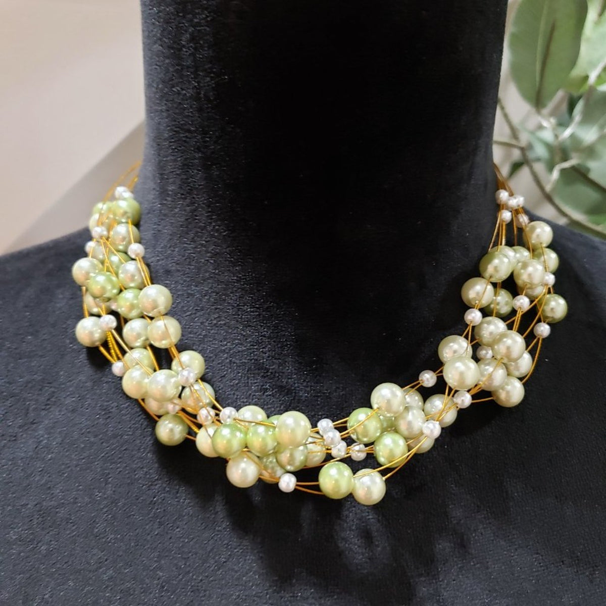 Women Fashion White Freshwater Pearls Beaded Collar Necklace with Lobster Clasp