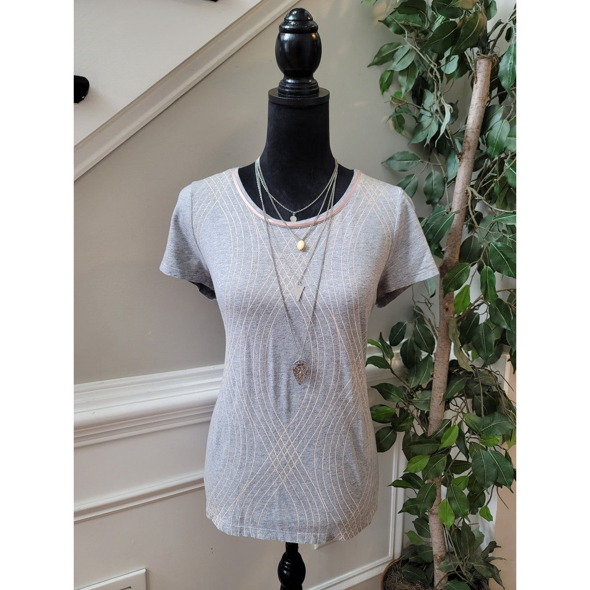 Zenergy By Chico's Blouse Women's Size 1/M Gray Short Sleeves Crew Neck Top