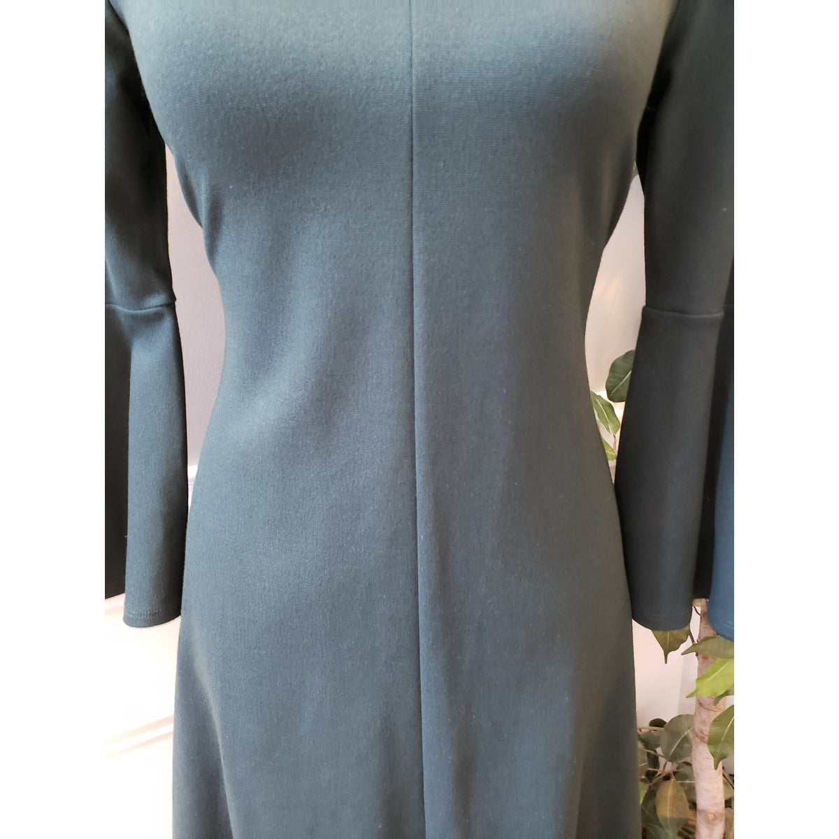 Isabella Oliver Shift Dress Women's Size 4 Olive Stretch Flare Sleeve Round Neck