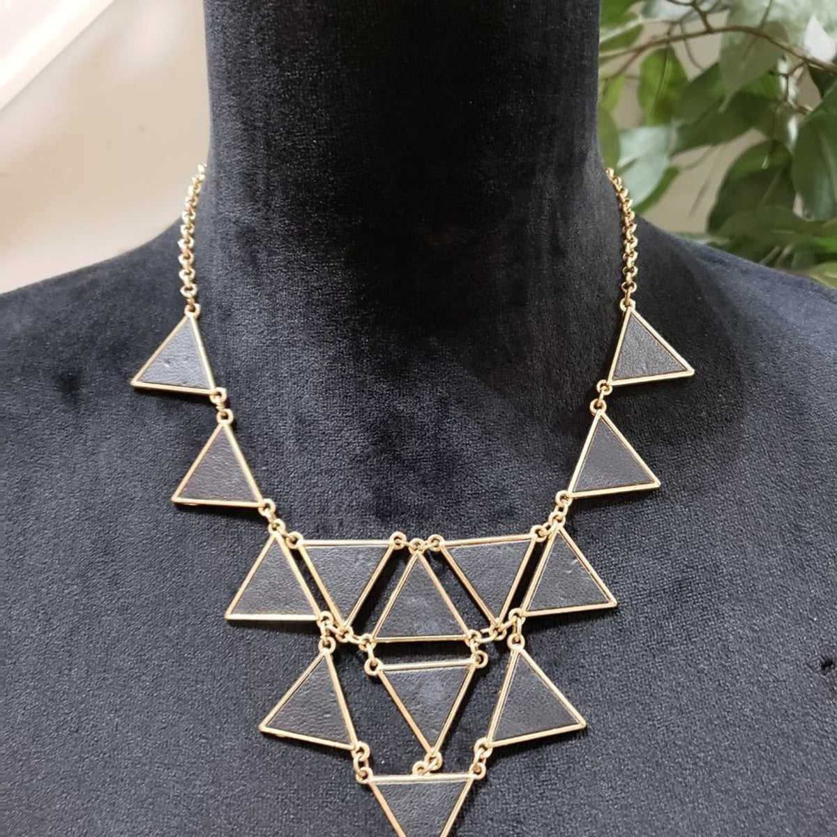 Forever 21 Womens Triangle Shape Link Statement Necklace with Lobster Clasp