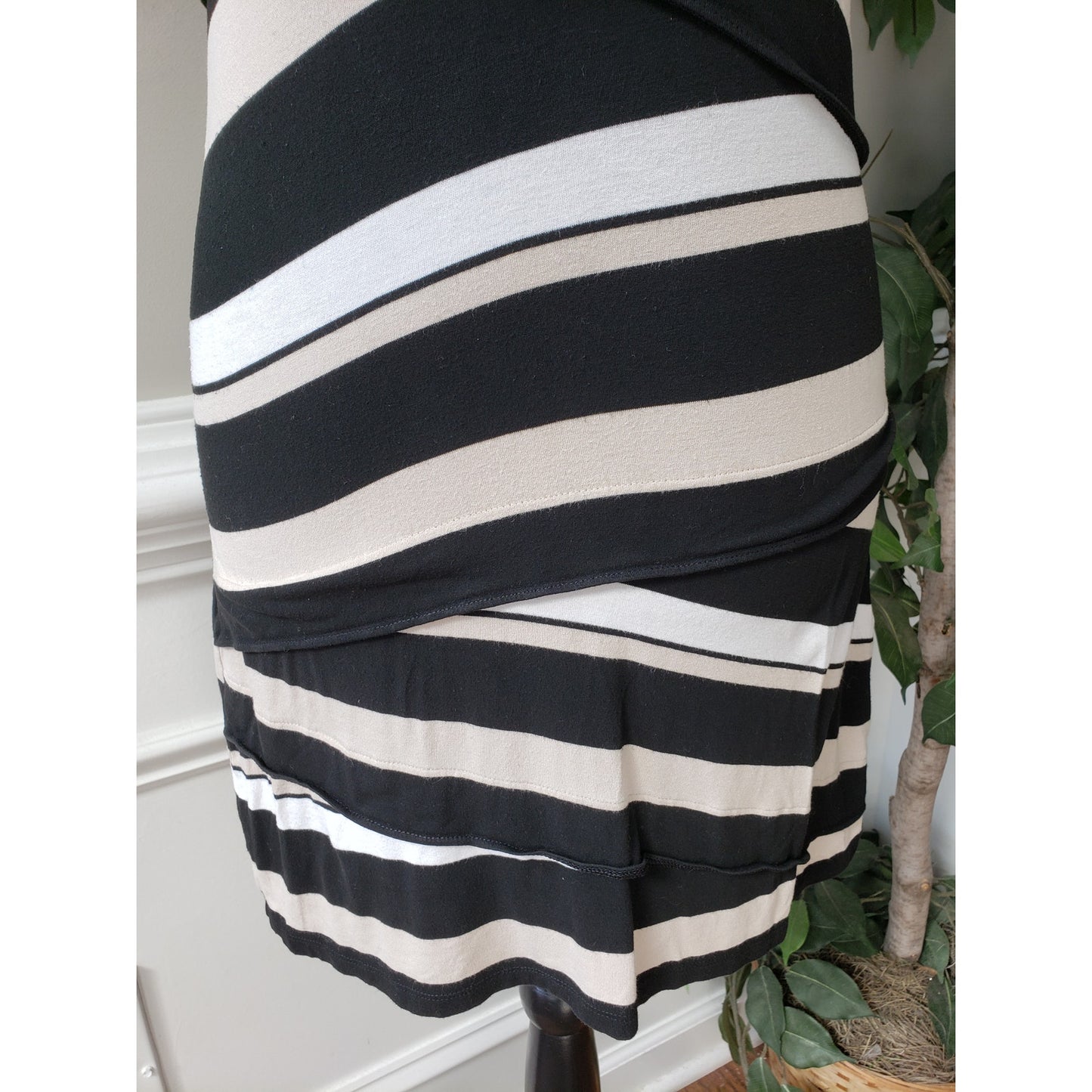 White House Black Market Tunic Top Womens S White Striped Knit Dropped Waist