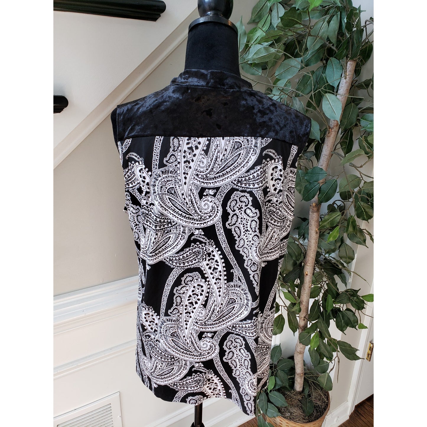 Adele & May Blouse Top Womens XL White Black Paisley Velour Trim Keyhole Neck