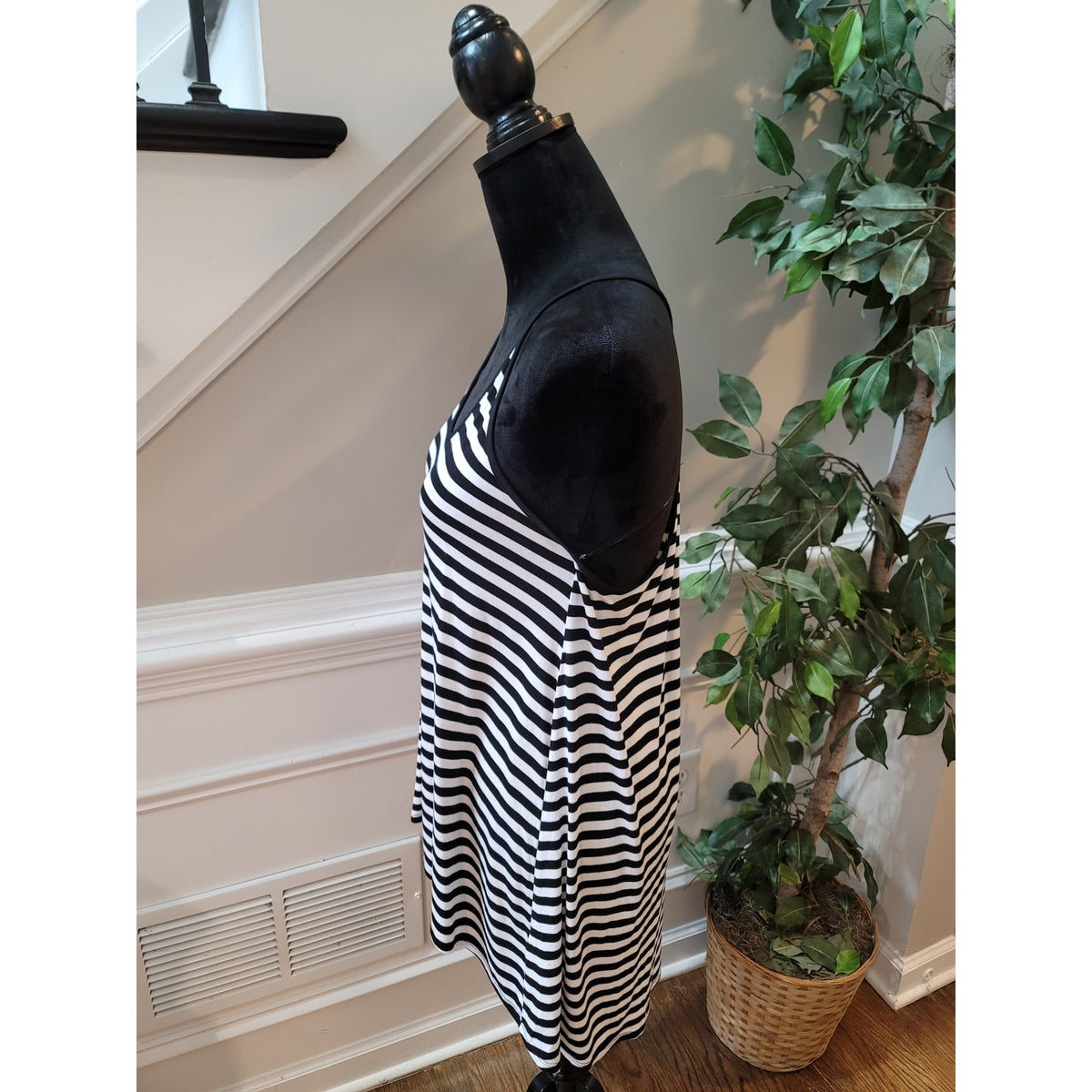 Cable & Gauge Tank Top Women's Medium Black/White Striped Sleeveless Scoop Neck