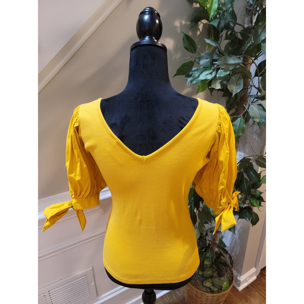 Maeve Blouse Top Women's Small Yellow Ribbed Knit V-Neck Tie-Cuff Puff Sleeves