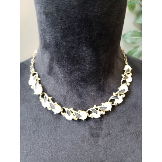 Women's Vintage Gold Tone Leaf Necklace Lobster Clasp Black White Beaded