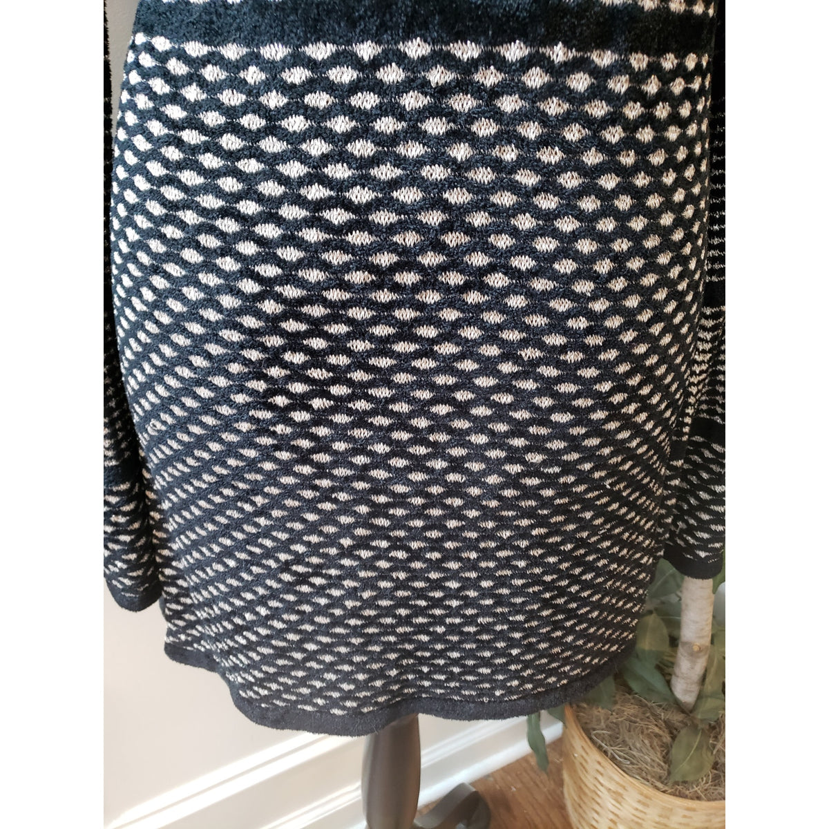 White House Black Market Shift Dress Women's Medium Black Round Neck Long Sleeve