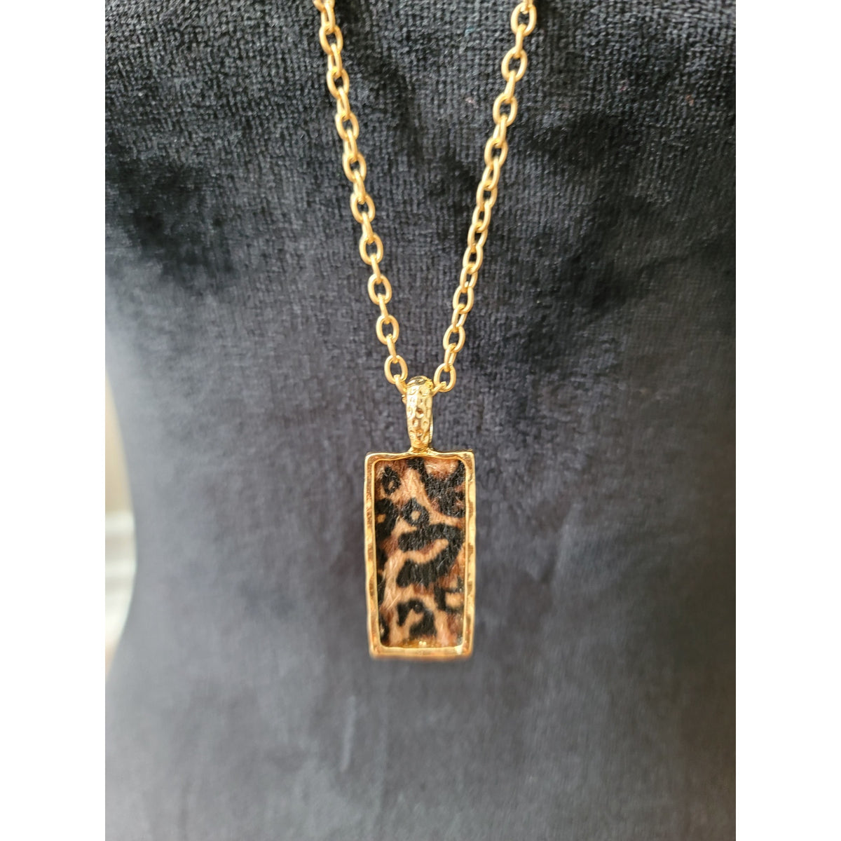 Women's Gold Chain Necklace With Rectangle Leopard Print Pendant Fashion Jewelry