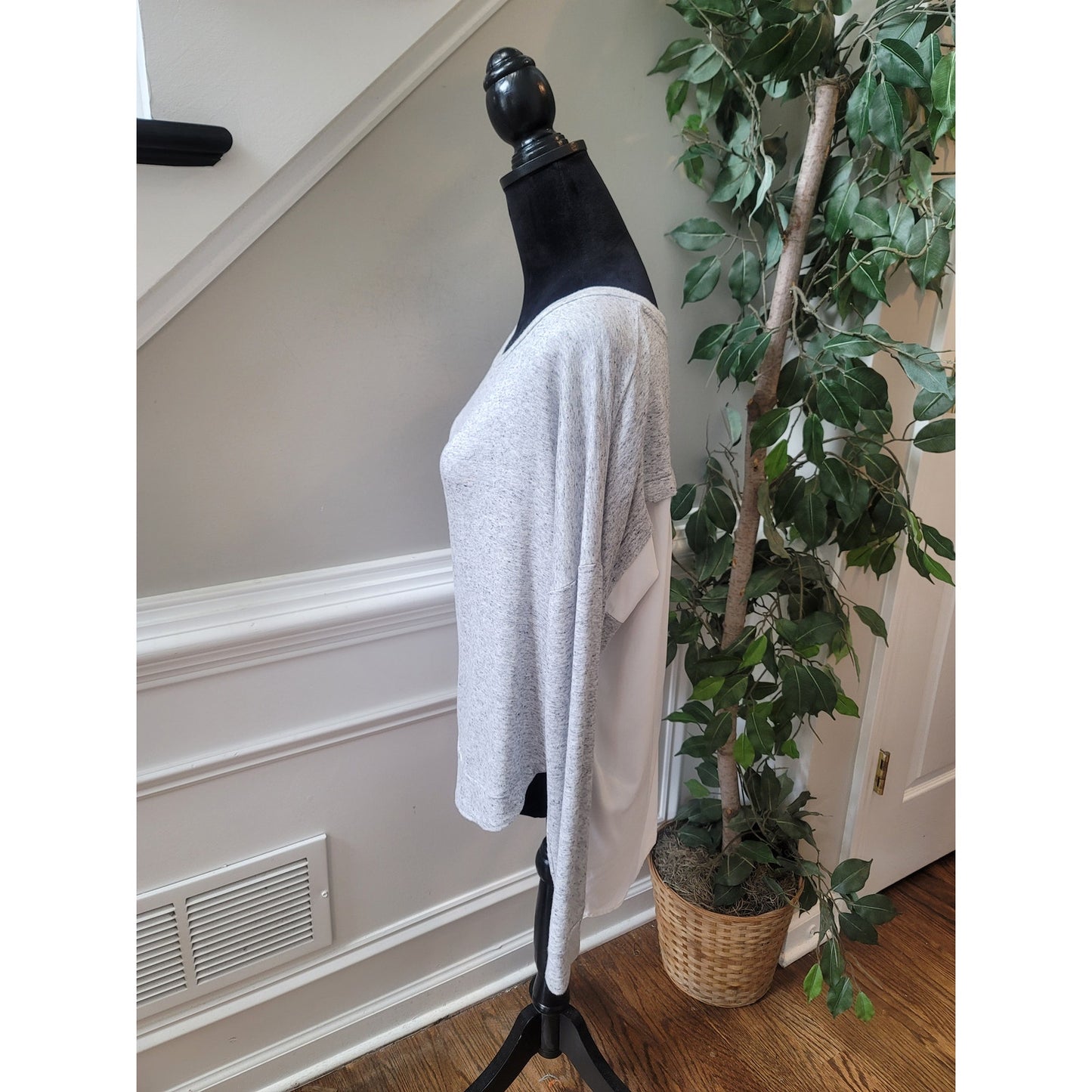 Soho Street Sweater Women's Size Medium Gray Long Sleeve Pullover Knit Casual