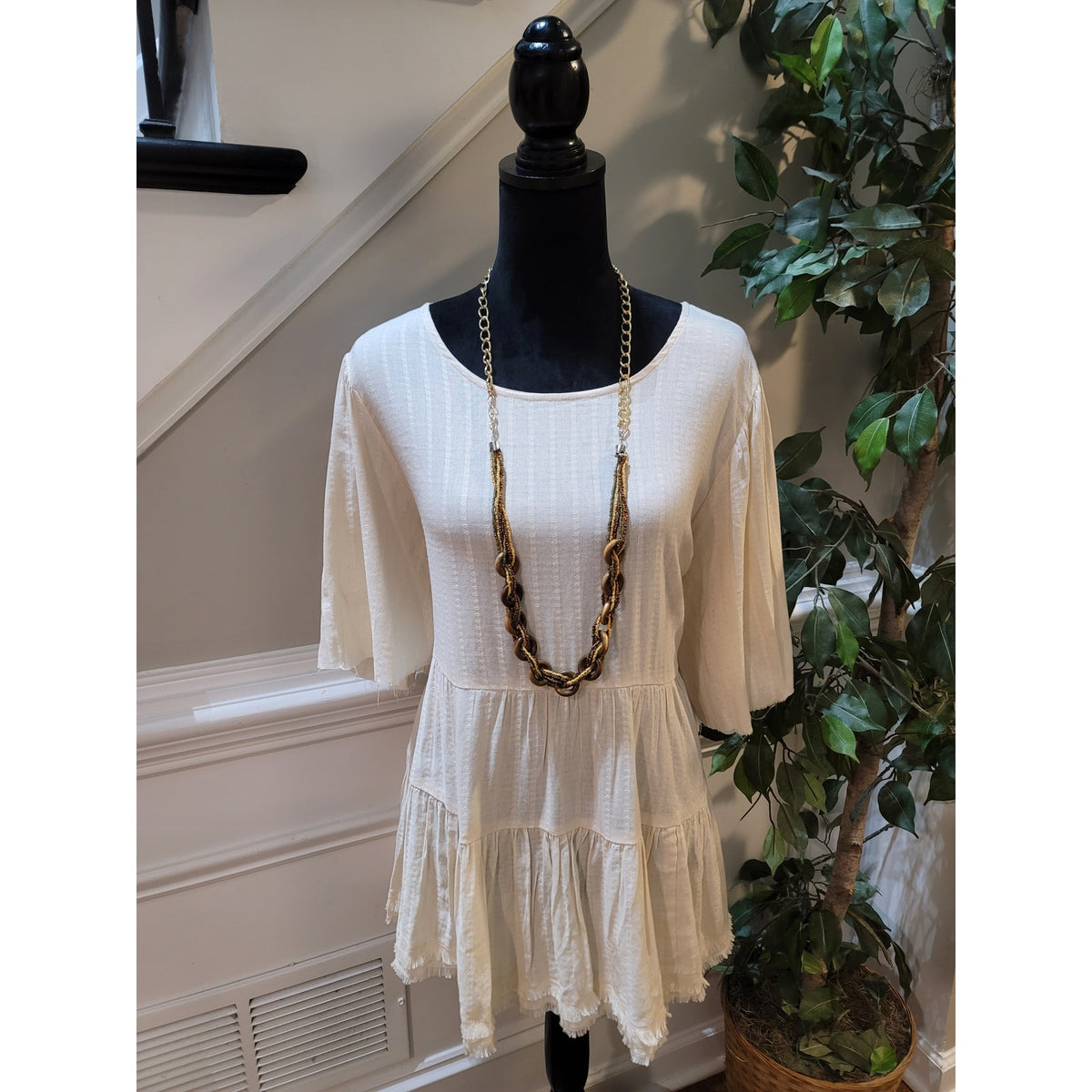 Cato Blouse Top Women SZ 22/24W Off-White Tiered Raw Edge Keyhole Flutter Sleeve