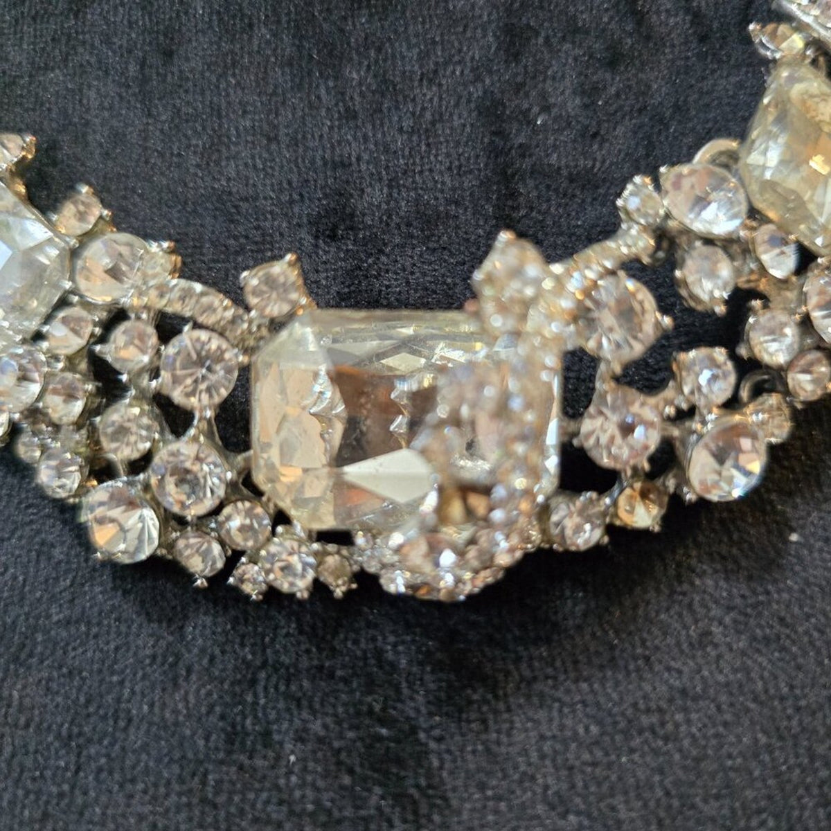 Women Clear Crystal Stone & Beaded Silver Tone Chain Necklace with Lobster Clasp