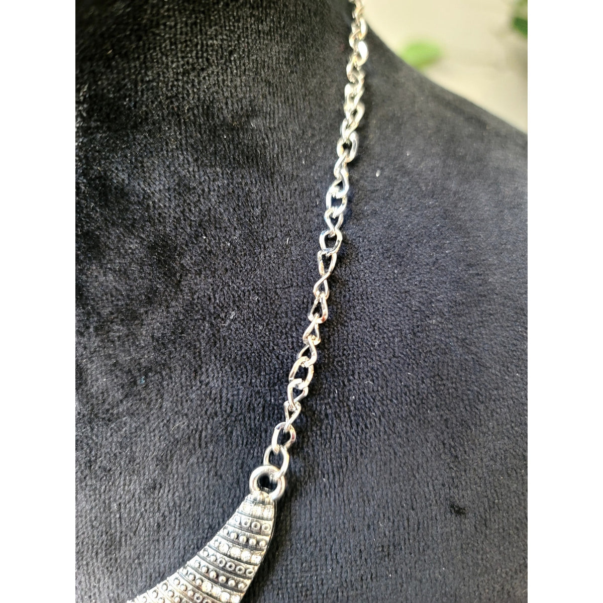 Silver Tone Collar Necklace Textured Fan Statement Bib Boho Jewelry