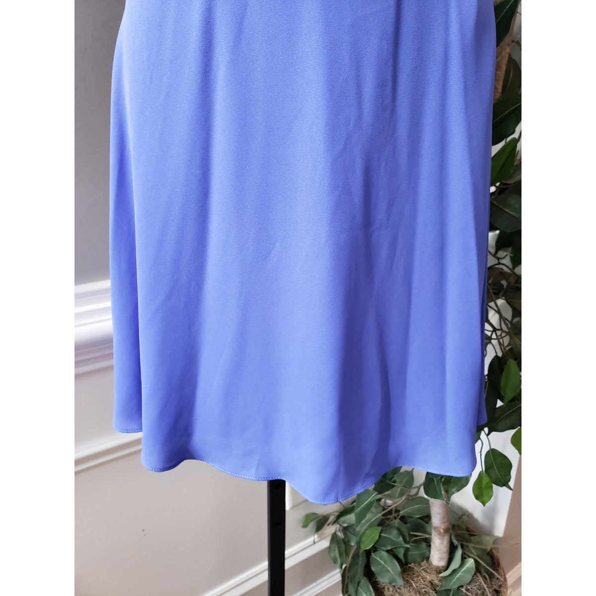 Express Knee Length Dress Women's Size 8 Blue Sleeveless Pleated Keyhole Back
