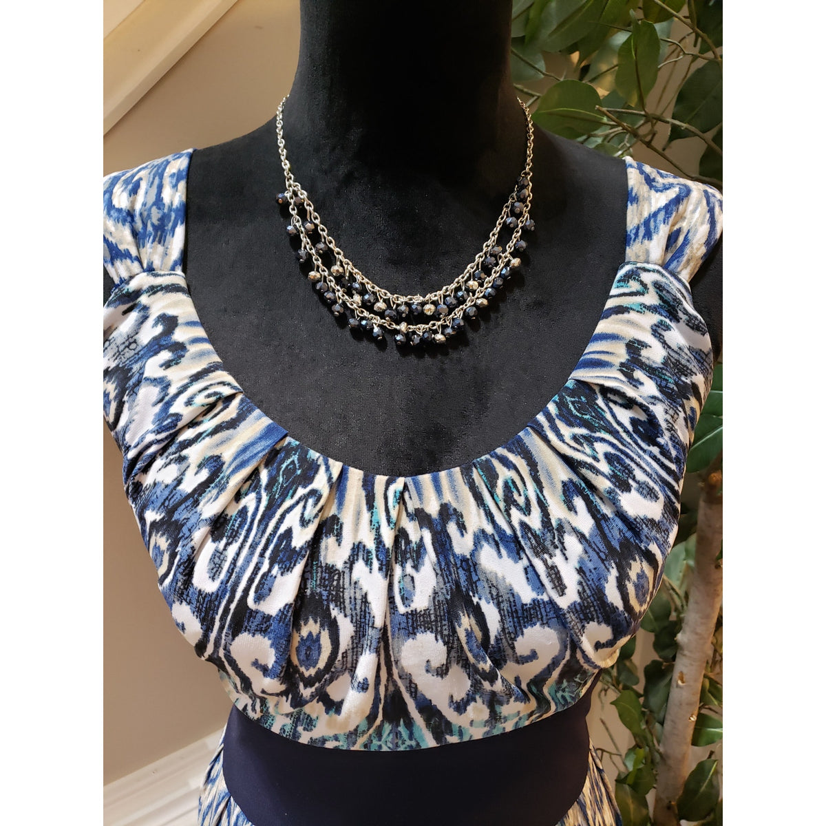 R&M Richards Sheath Dress Womens 12 White Blue Filigree Print Pleated Scoop Neck