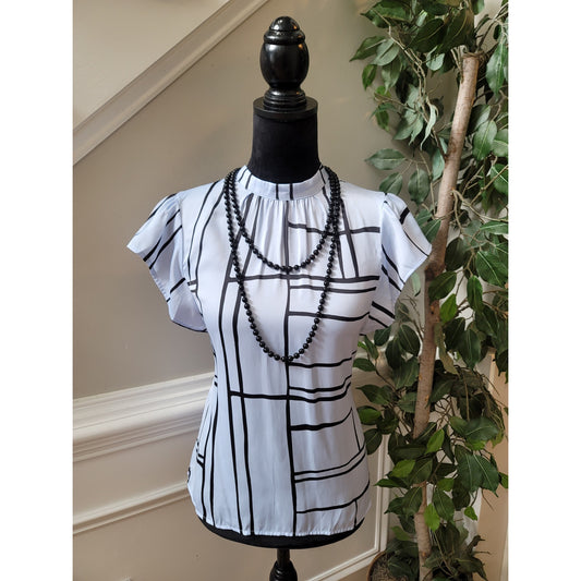 Nine West Blouse Women's Medium White Black Geometric Print Flutter Sleeve Top