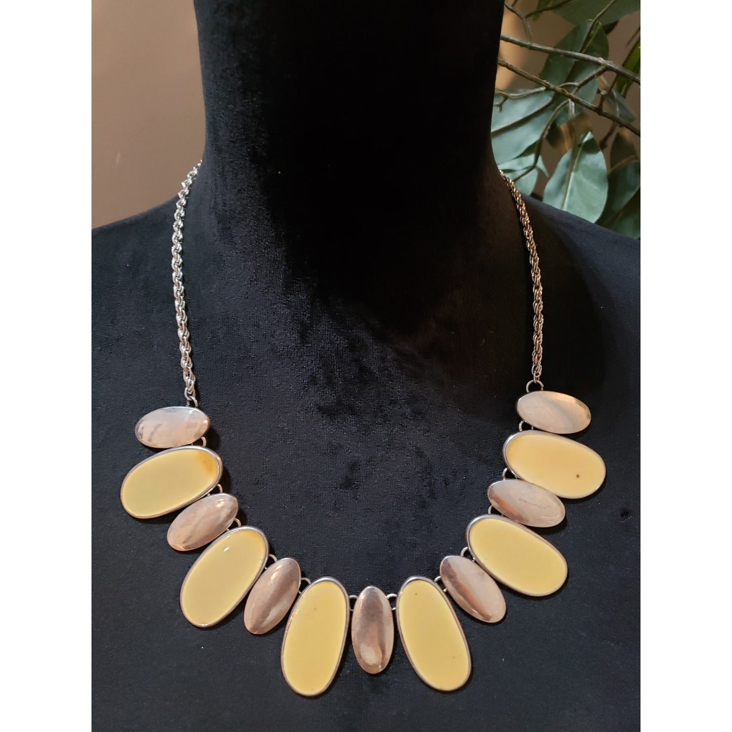 Womens Fashion Silver Tone Ivory Lucite Faceted Oval Cabochon Necklace Jewelry