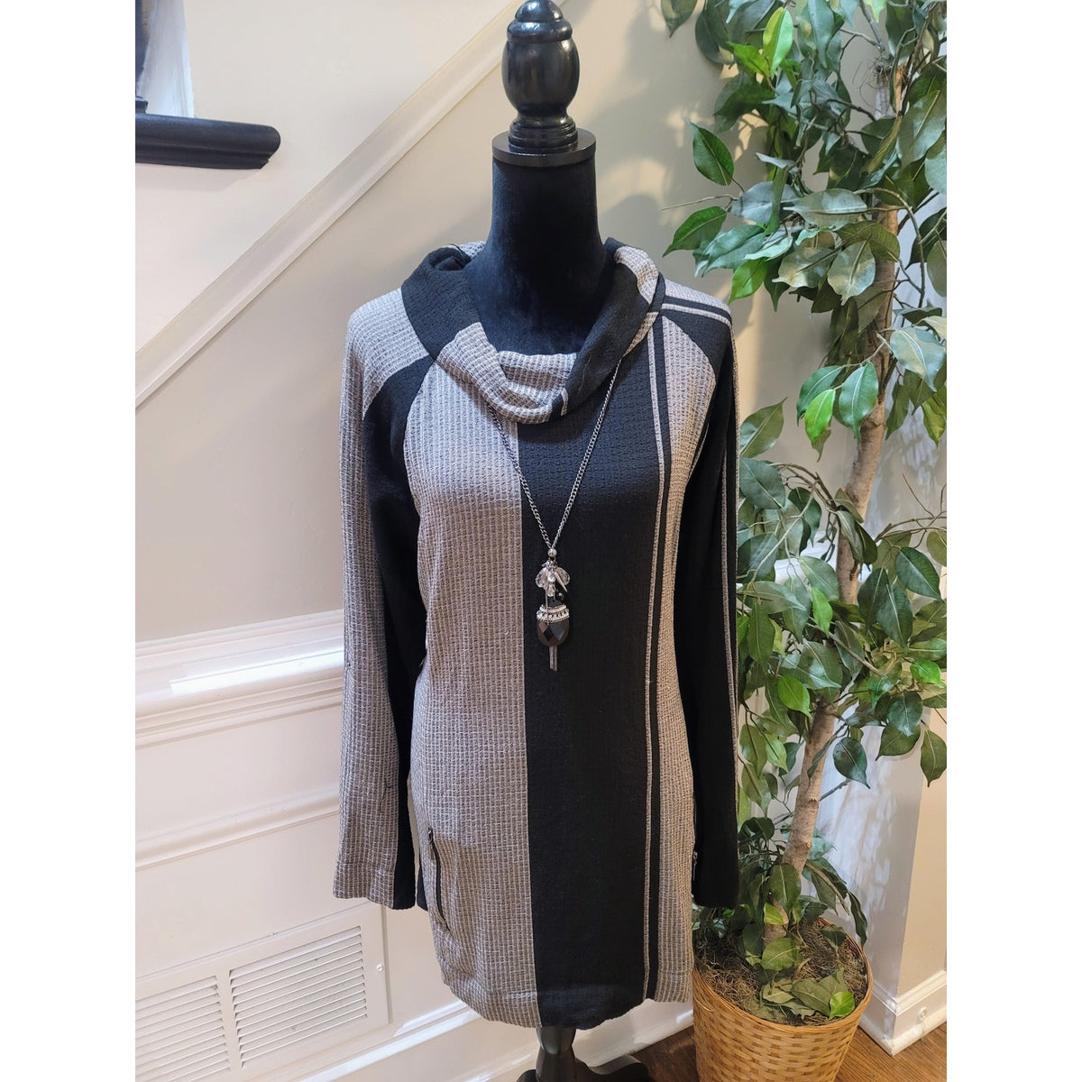 Soft Surroundings Pullover Sweater Womens SZ XL Black/Gray Cowl Neck Zip Pocket