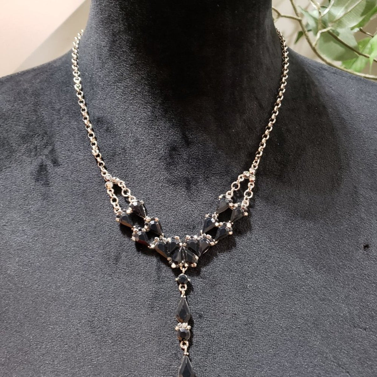 Womens Fashion Black Amethyst-Tone Chain Collar Necklace with Lobster Clasp