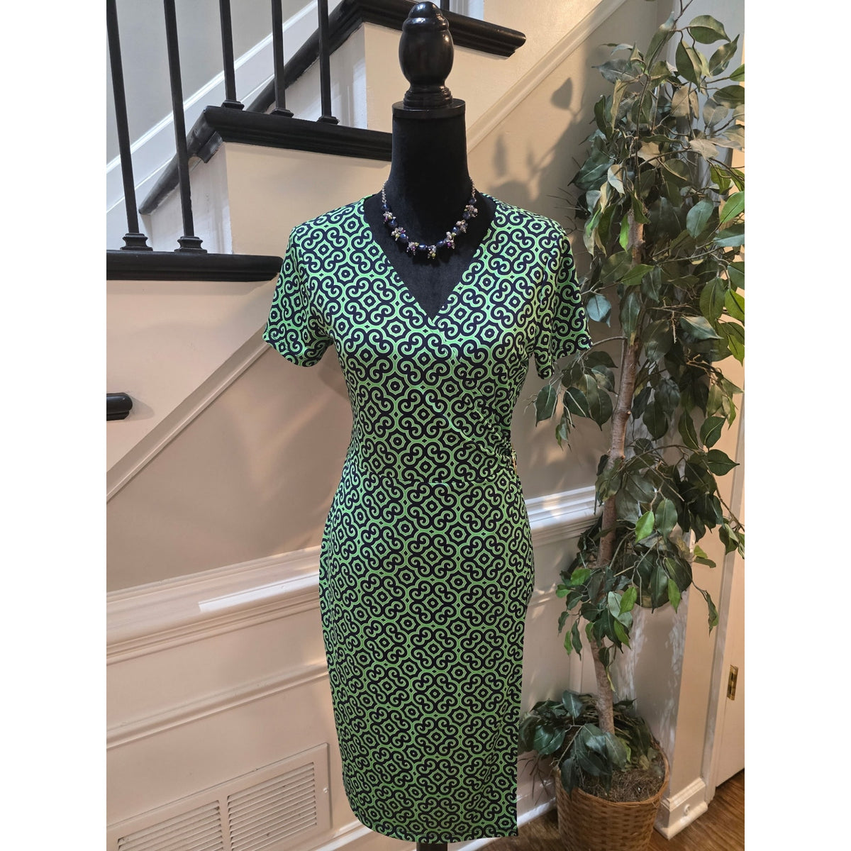 Jones New York Midi Dress Women's Medium Green/Black Geometric Faux Wrap V Neck