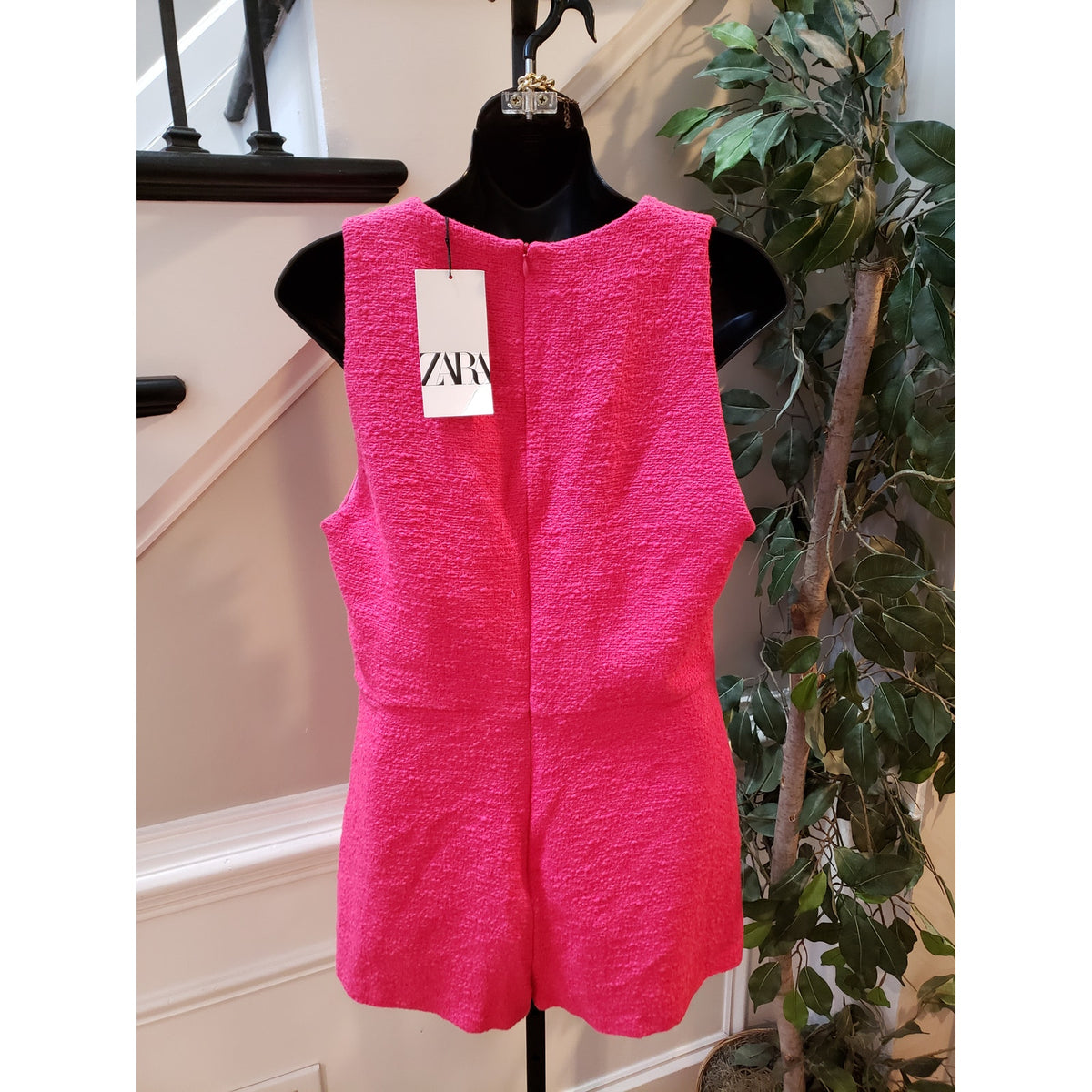 Zara Pink Textured V-Neck Romper Size M Sleeveless Shorts Dressy