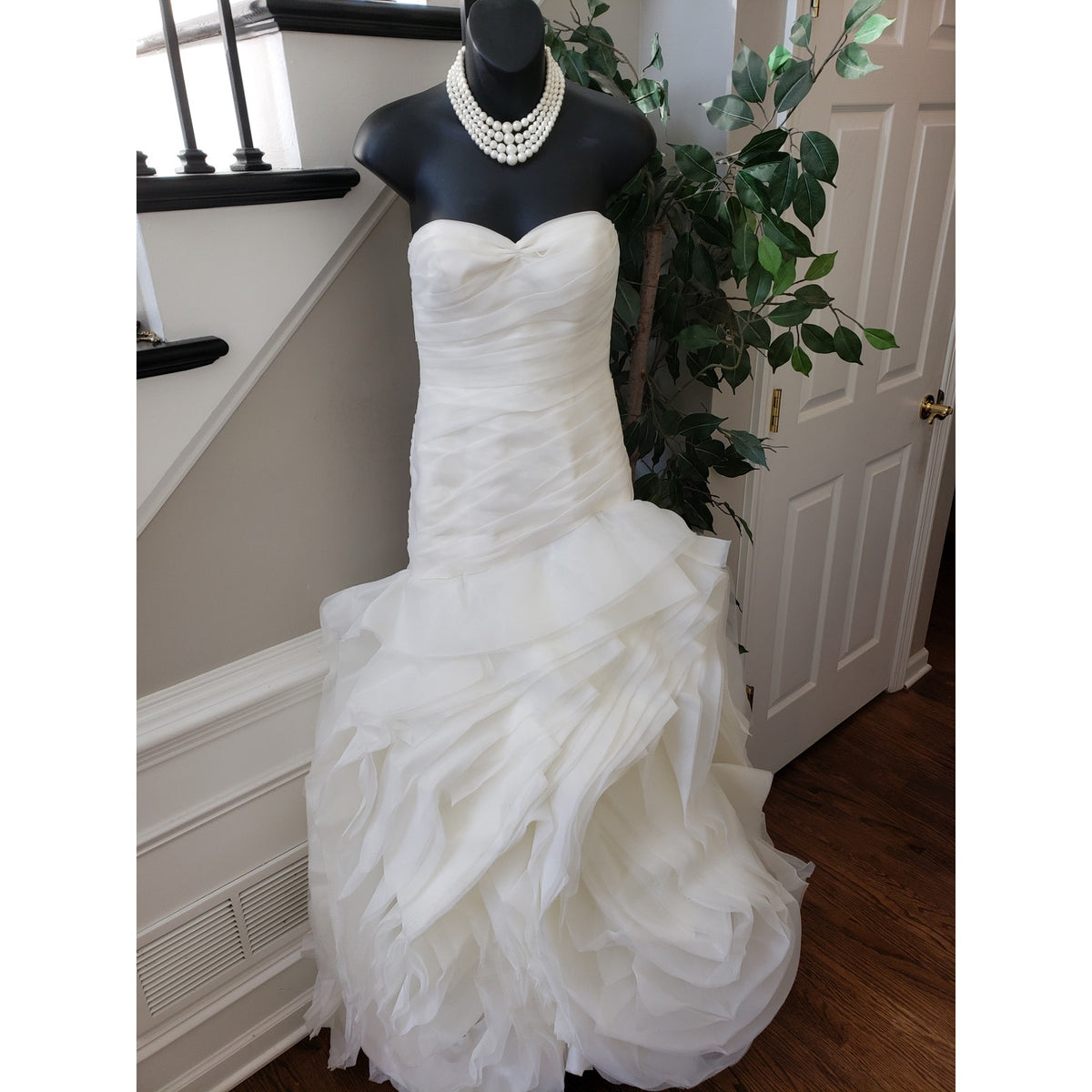 White by Vera Wang Wedding Dress Womens Size 6 White Flare Gown with Bias Flange