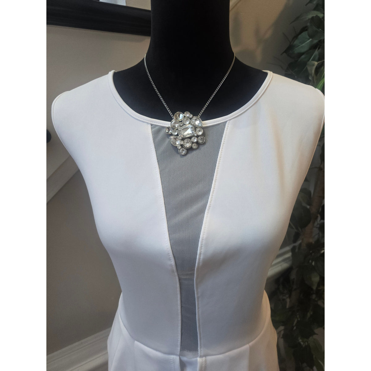 Fashion To Figure Sheath Dress Women's Size 1X White Peplum Waist Back Keyhole