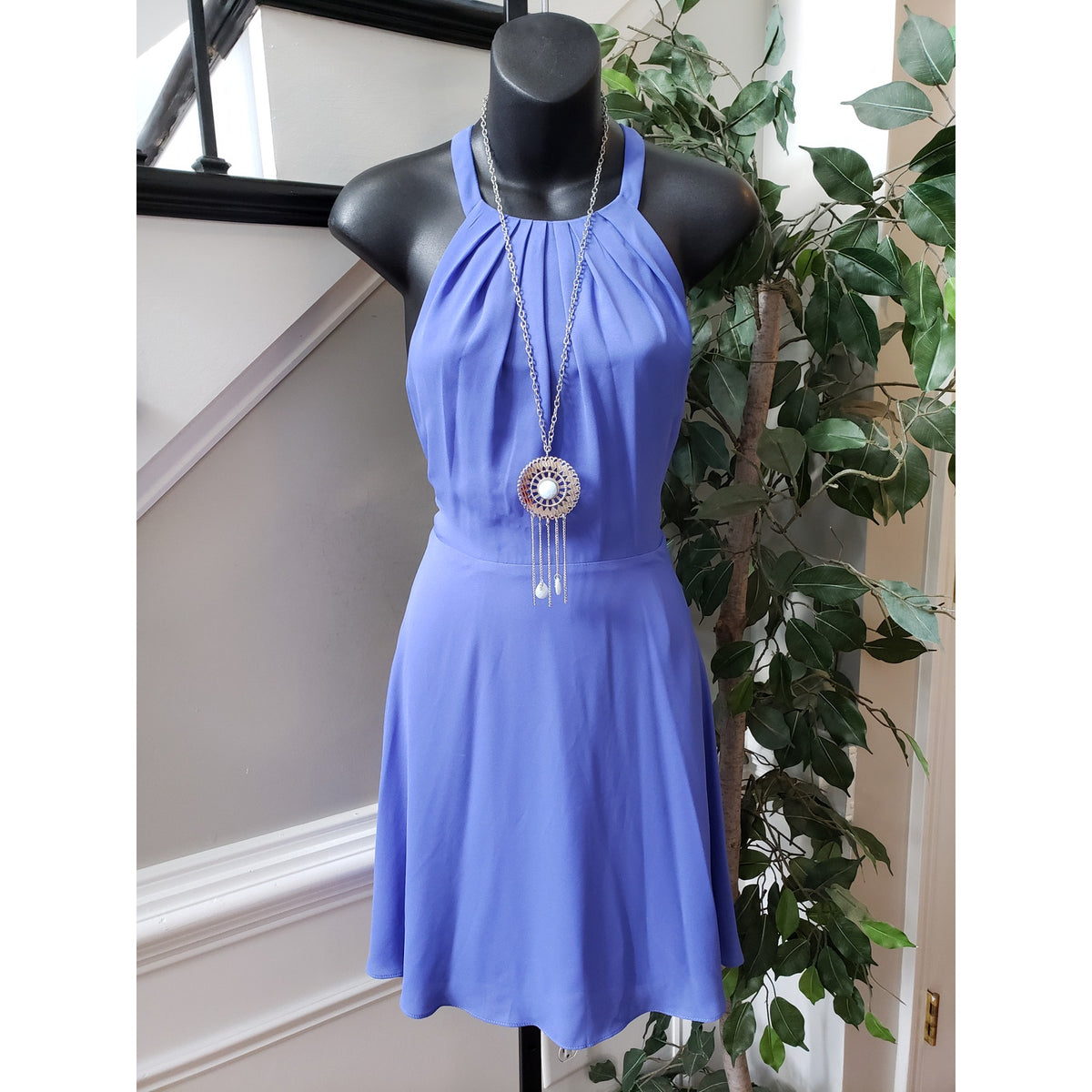Express Knee Length Dress Women's Size 8 Blue Sleeveless Pleated Keyhole Back