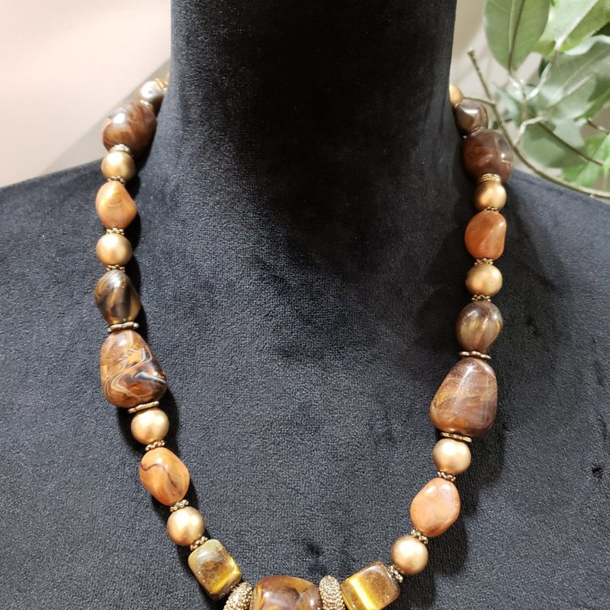Women Fashion Yellow Carved Tigers Eye Beads Collar Necklace with Lobster Clasp