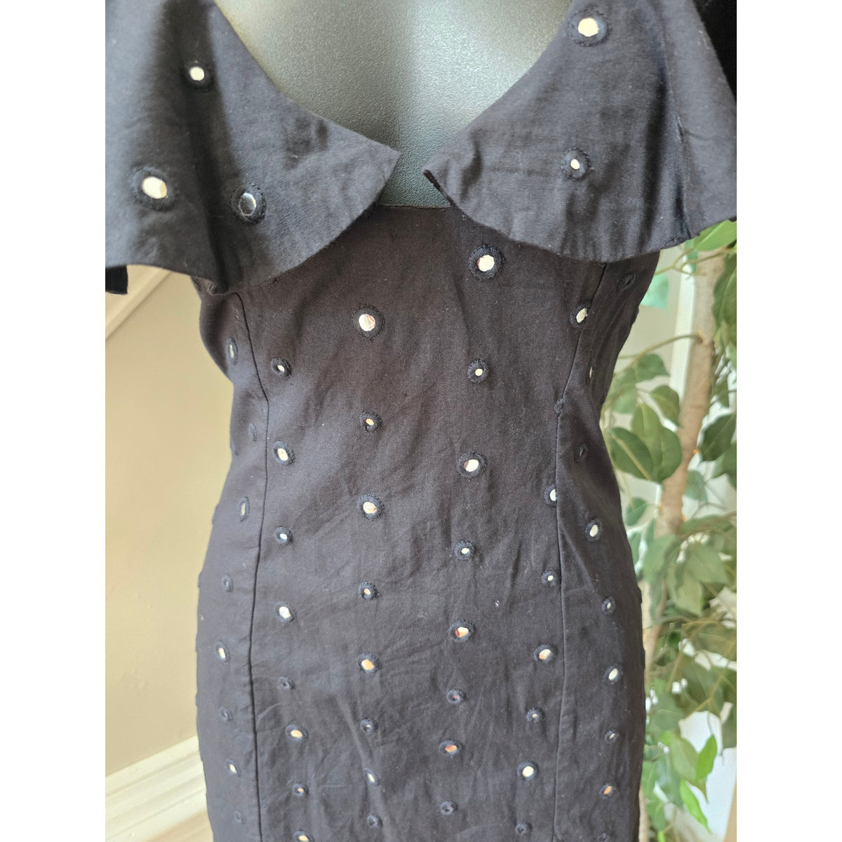 Lovers+Friends Eyelet Mirror Dress Women SZ XXS Black Ruffle V-Neck Cap sleeves