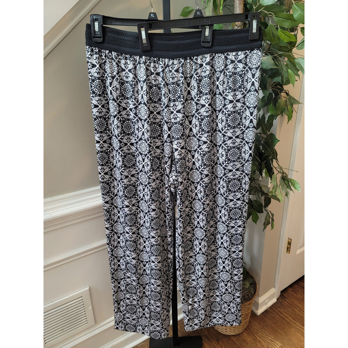 Double Click Wide Leg Trouser Women's Size XL Black & White Medallion Print