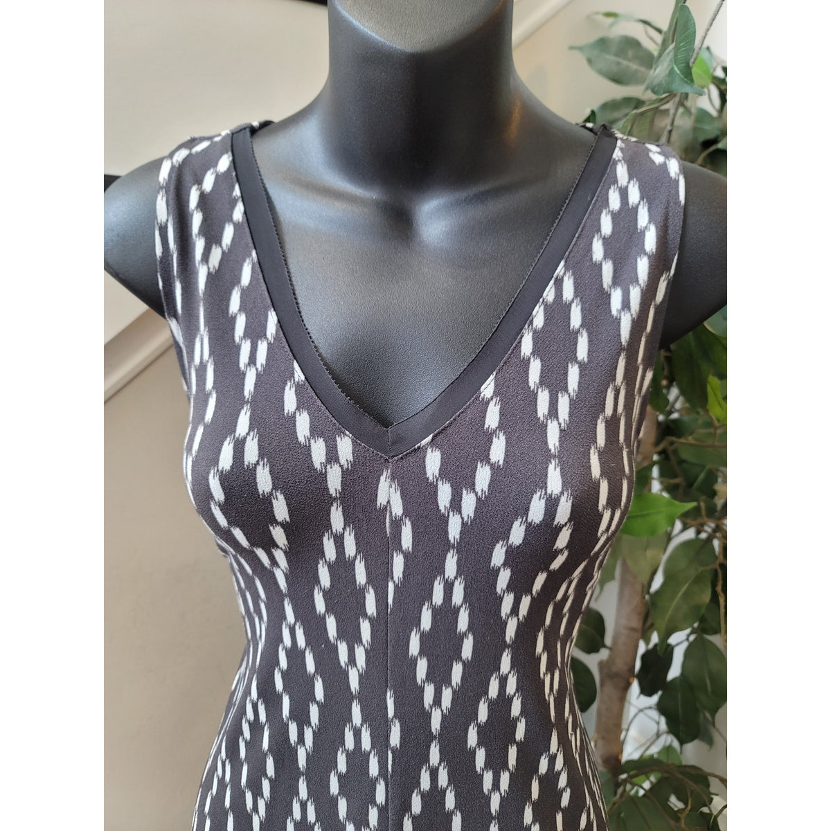 Banana Republic Midi Tank Dress Womens Small Black White Geometric V-Neck Casual