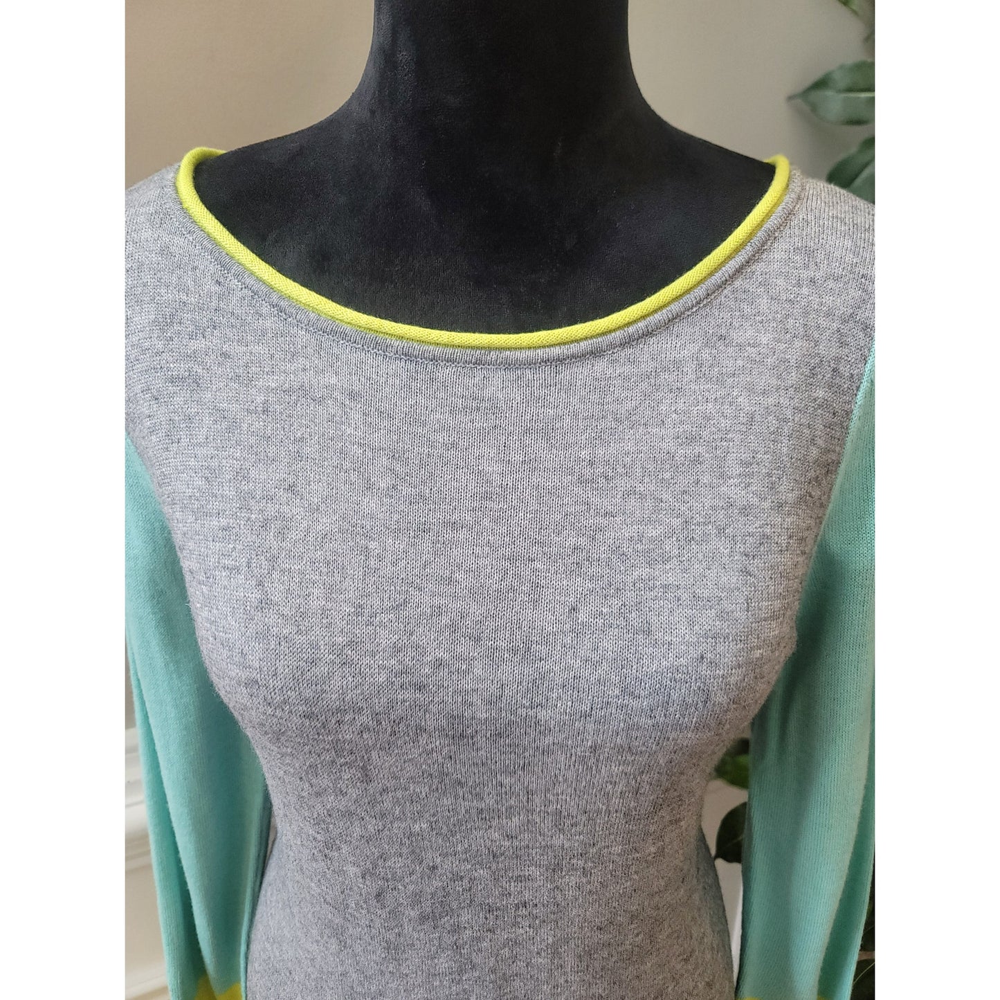 Vince Camuto Sweater Women's Size M Gray Black Green Yellow Long Sleeves