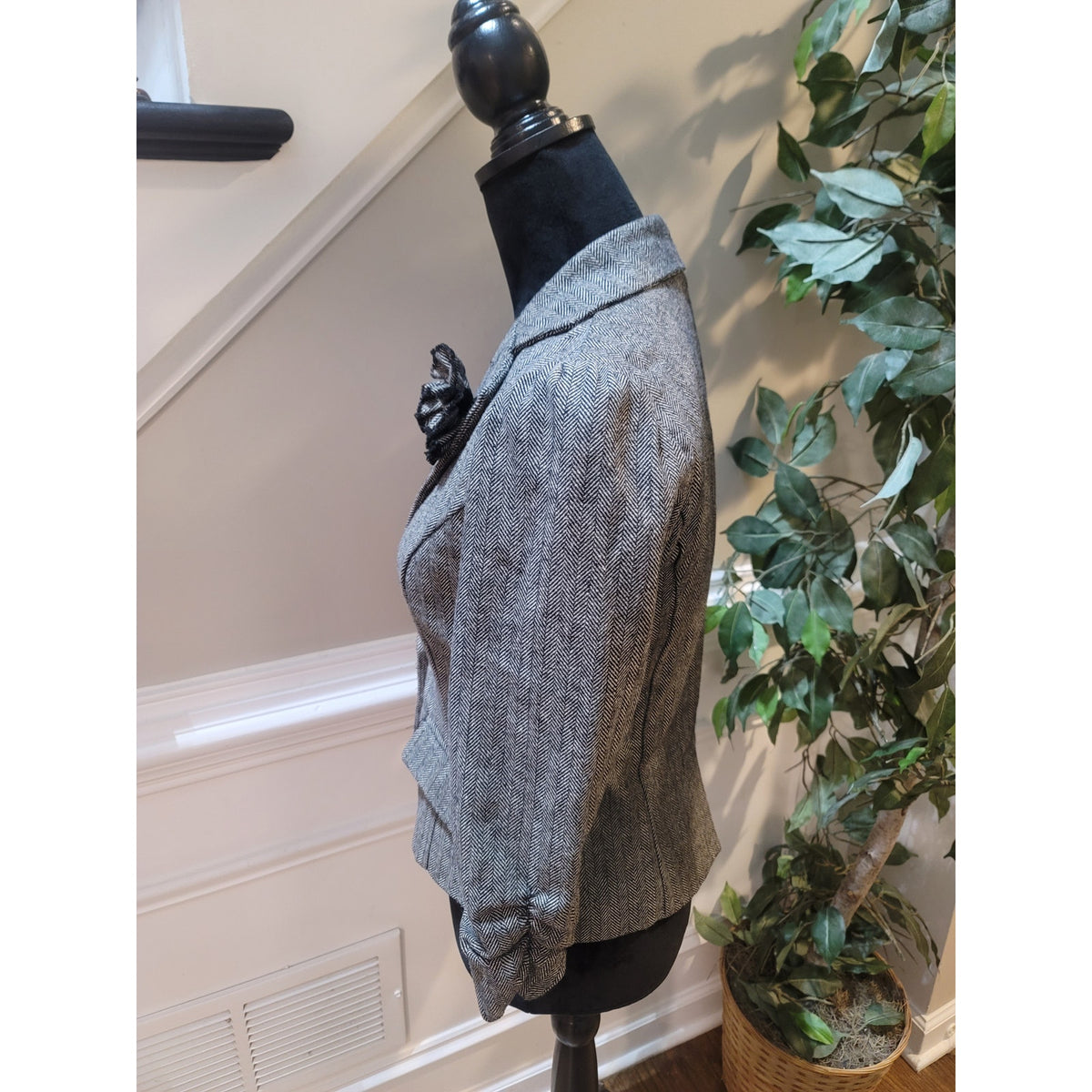 Stooshy Tweed Blazer Women’s Medium Gray Herringbone Ruched Sleeve Faux Pockets
