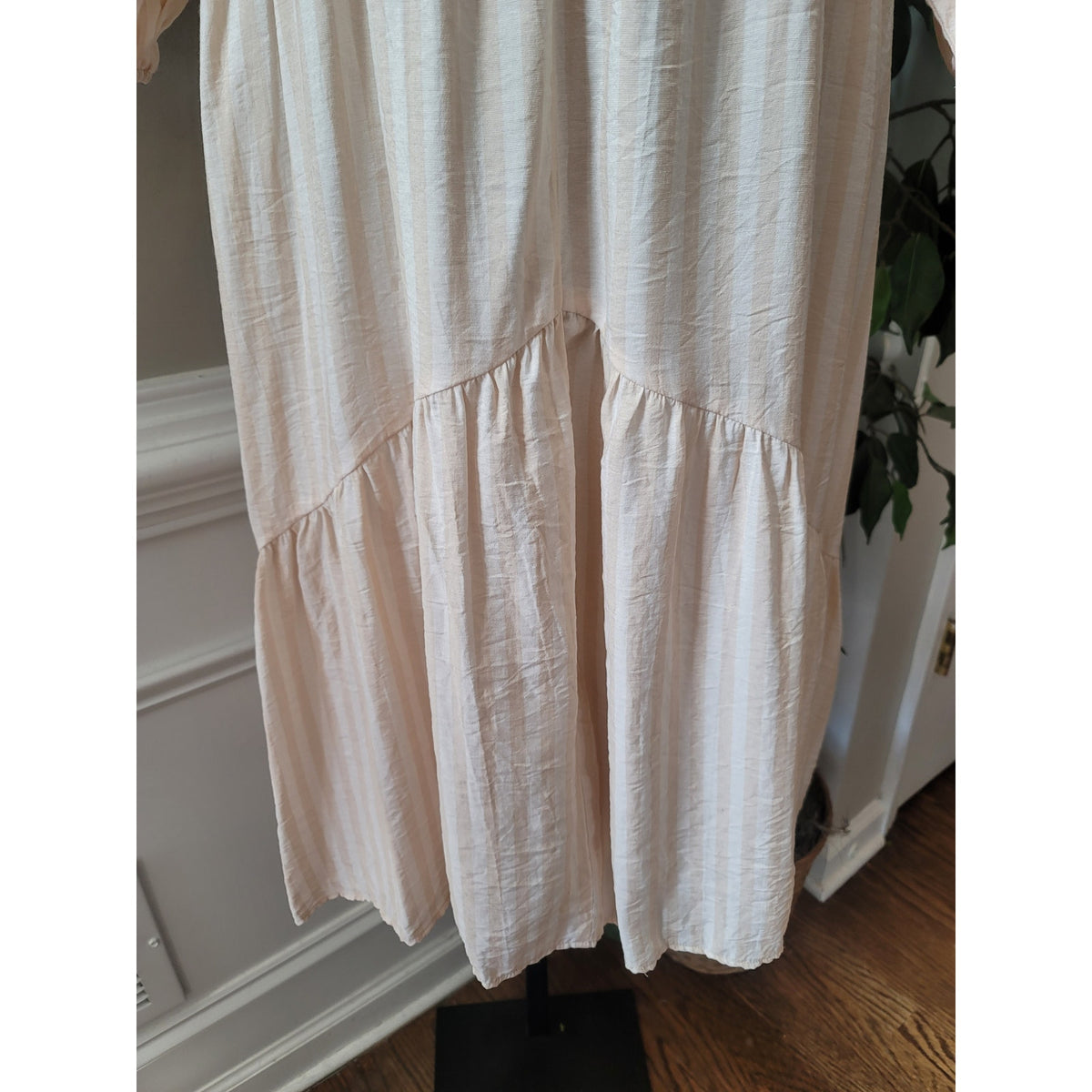 Moon River Striped Dress Women's Size Medium Pink White Balloon Sleeves