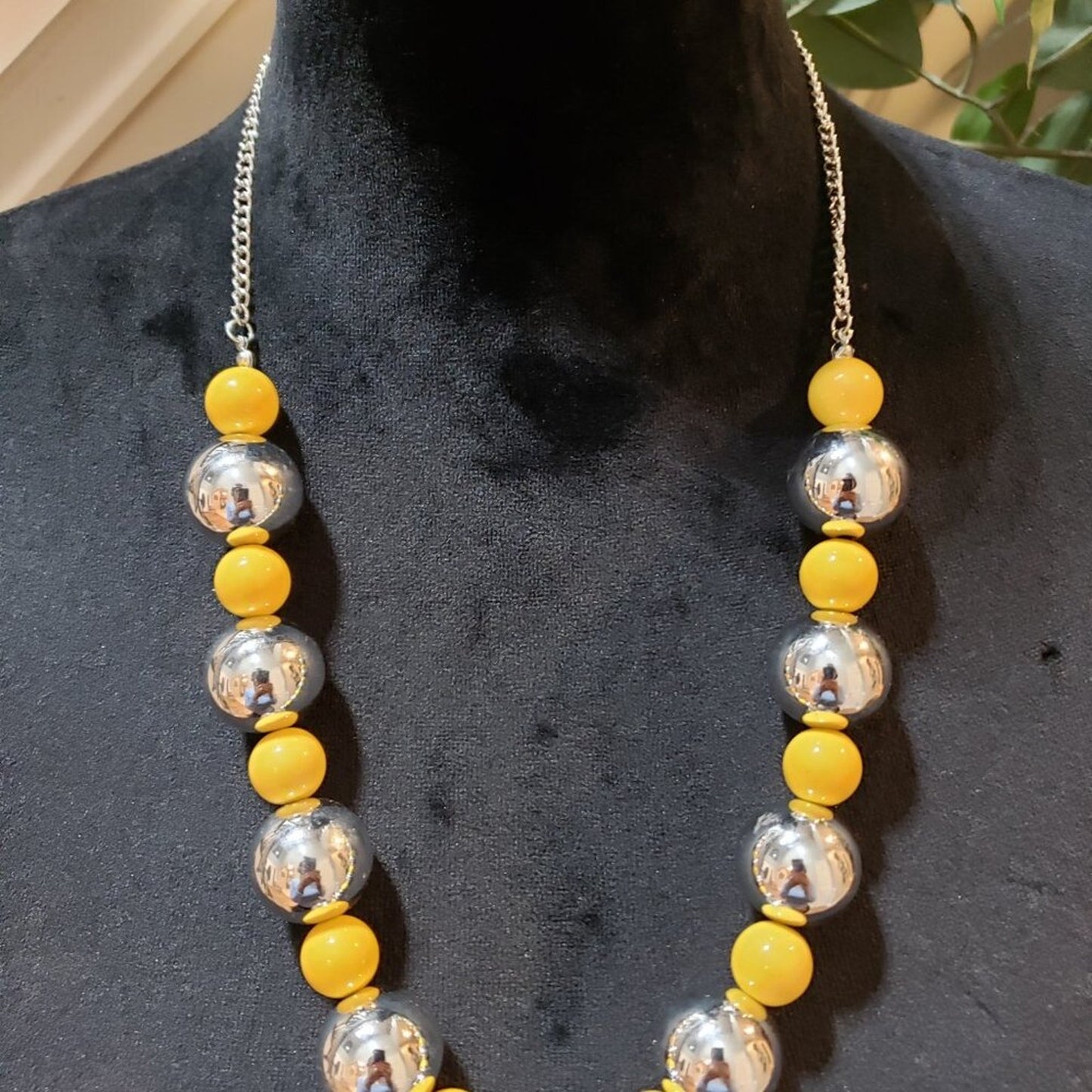 Womens Fashion Silver Yellow Graduated Bead Collar Necklace with Lobster Clasp