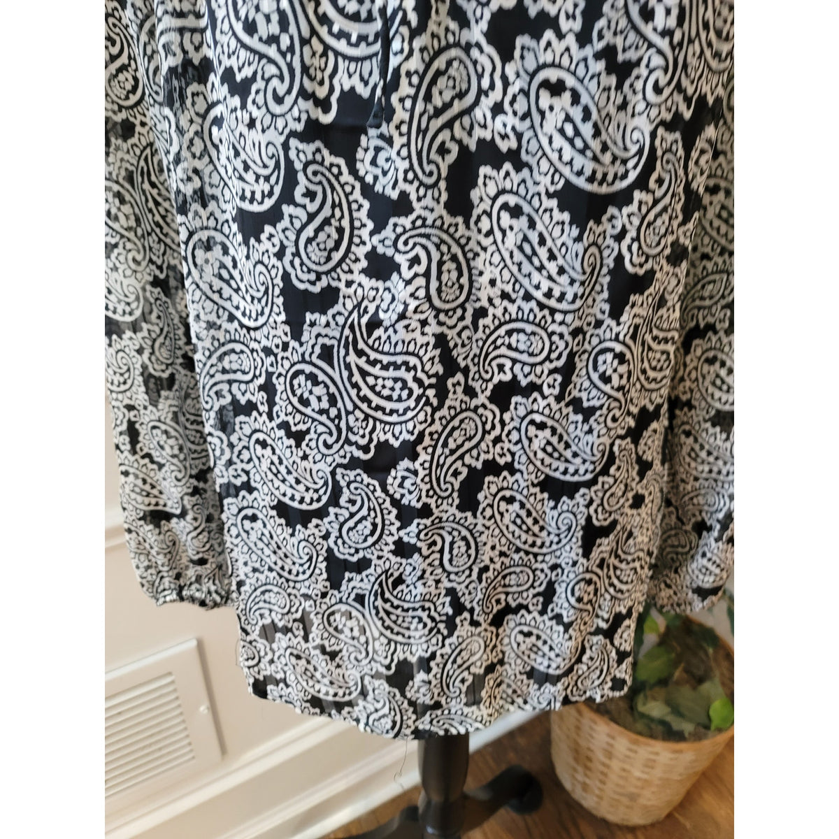 H&M Top XL Black White Paisley Ruffle Tie Split Neck Raglan Sleeve Casual Party