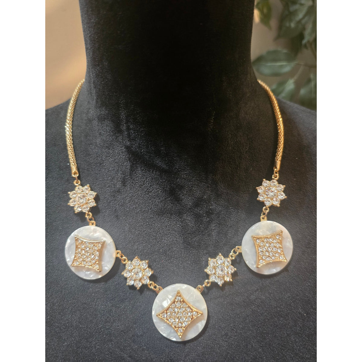Time and Tru Gold Chain Statement Necklace Lobster Clasp And Crystal Accents