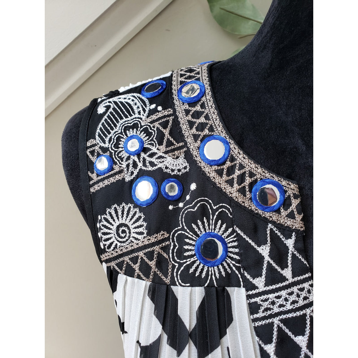 Alfani Knee Length Dress Women's Small Multi Geometric Beaded Sleeveless V Neck