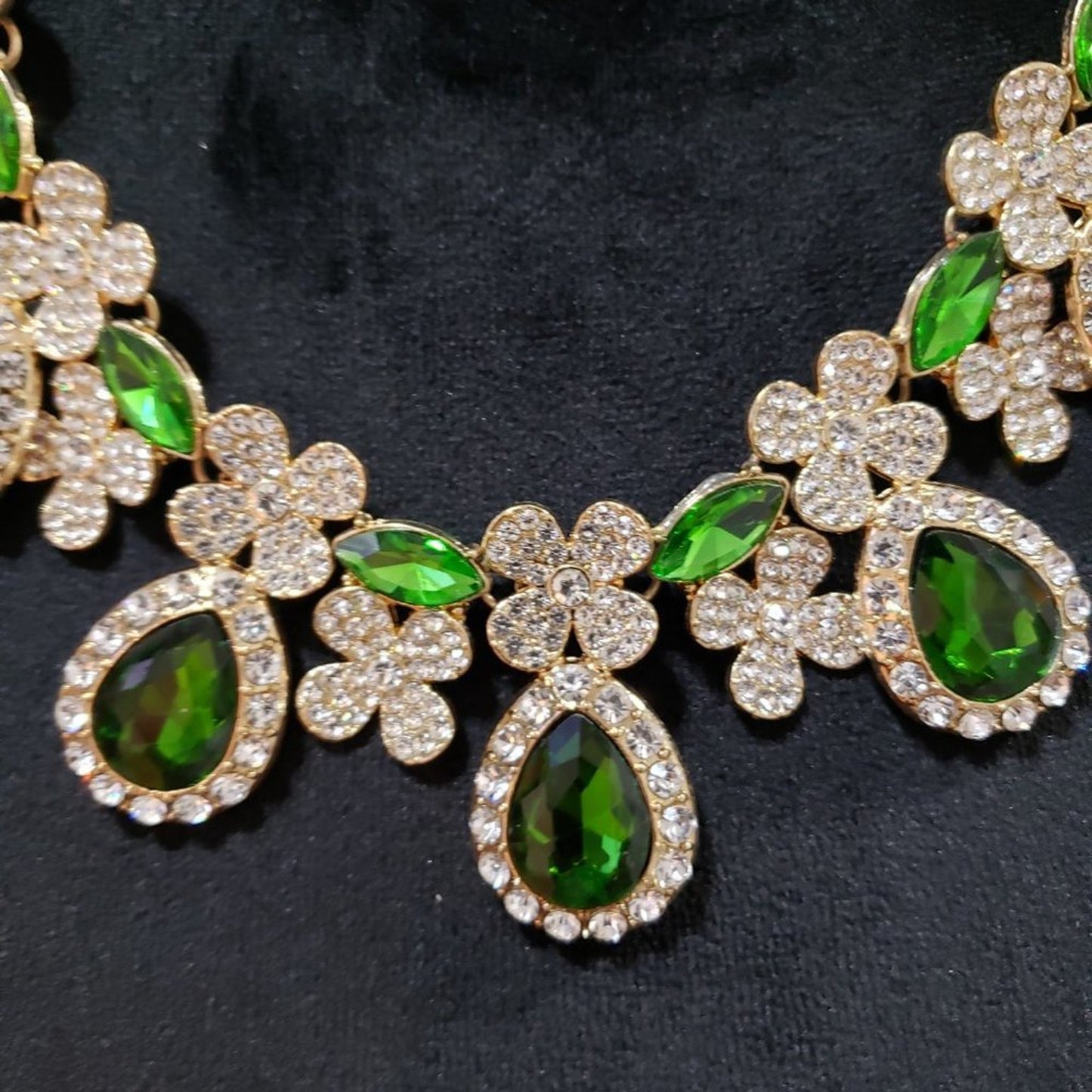 Womens Fashion Green Rhinestones Faceted Crystal Bib Necklace with Lobster Clasp