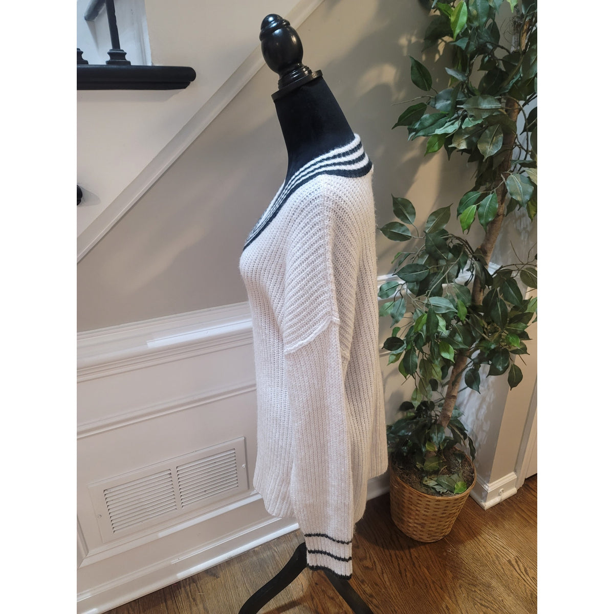 Arizona Varsity Sweater Women's Medium White/Black Crochet Drop Shoulder V-Neck