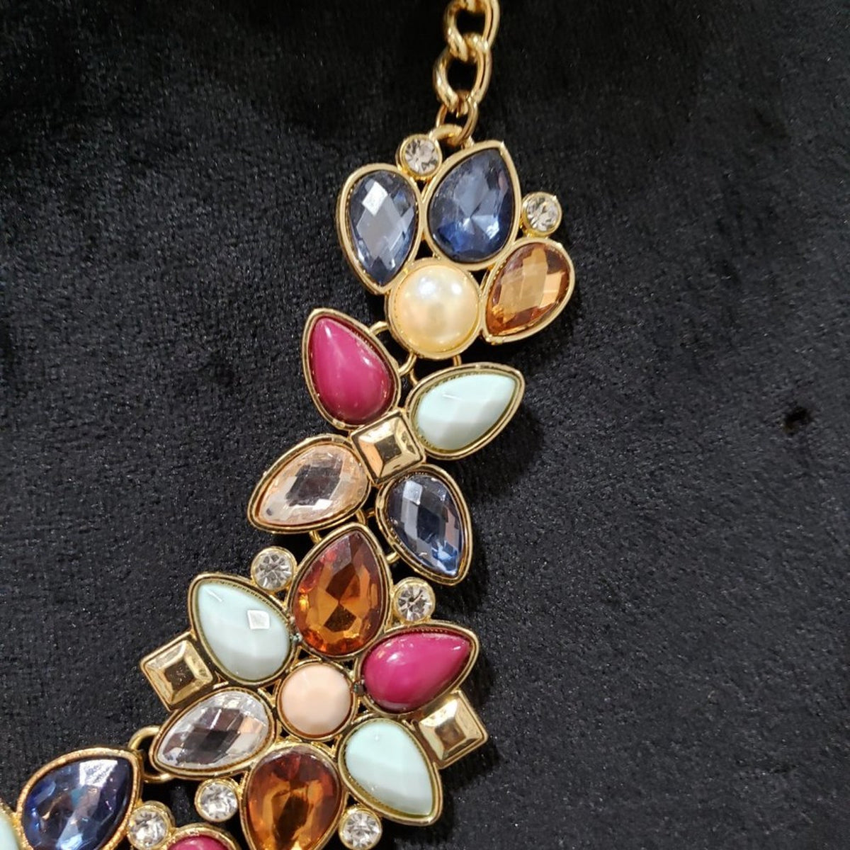 Womens Fashion Gold Tone Multi Faceted Beads Collar Necklace with Lobster Clasp